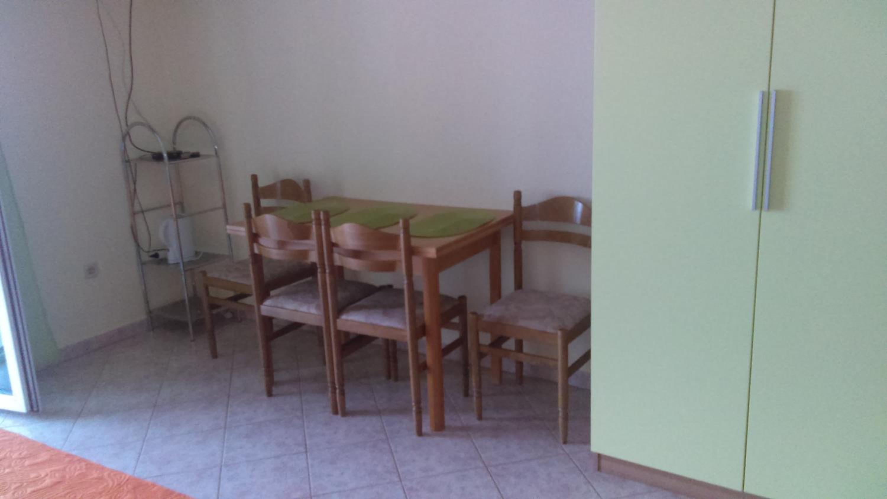 Apartment with Balcony - Photo 2