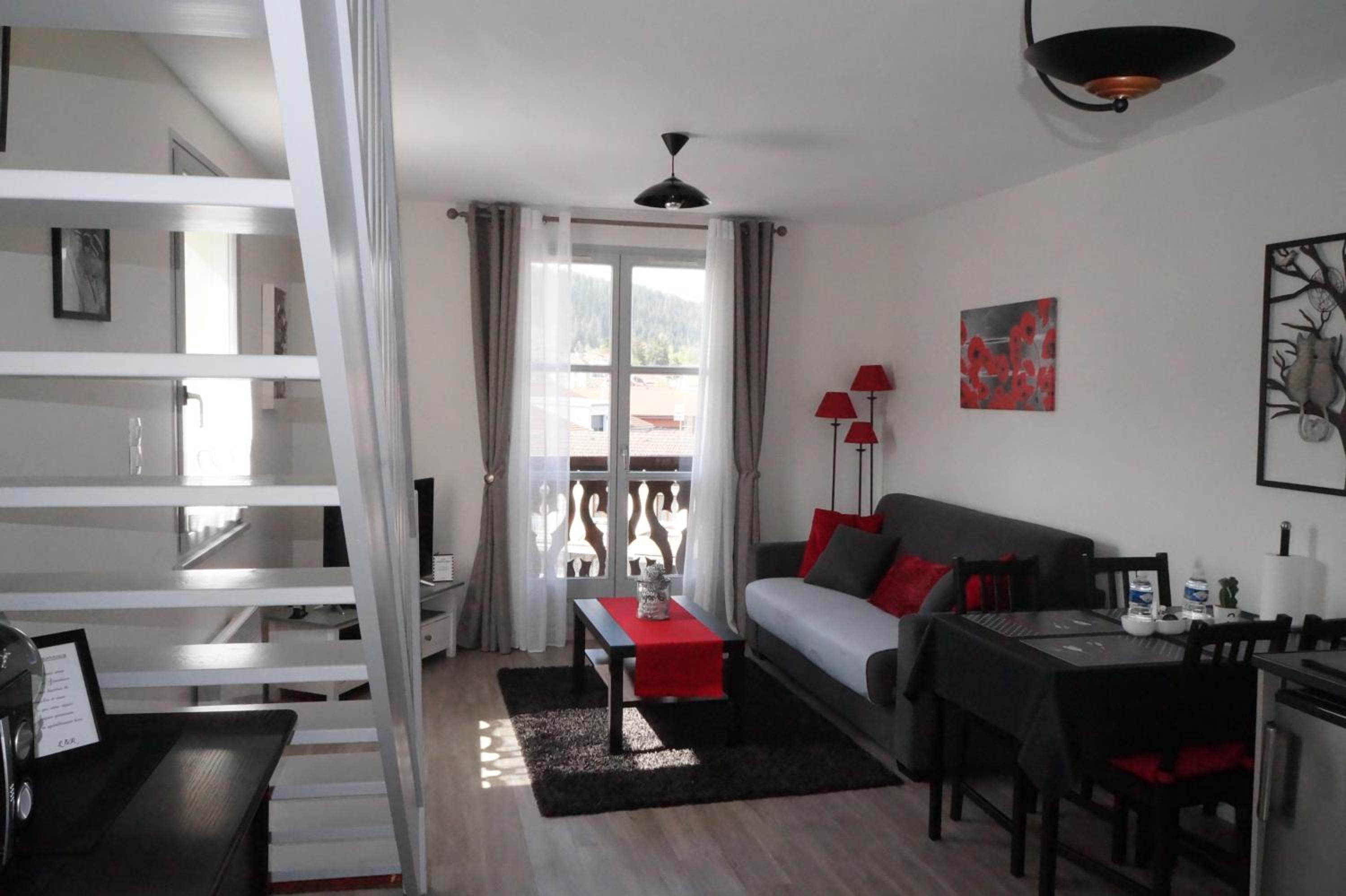 One-Bedroom Apartment - Photo 8