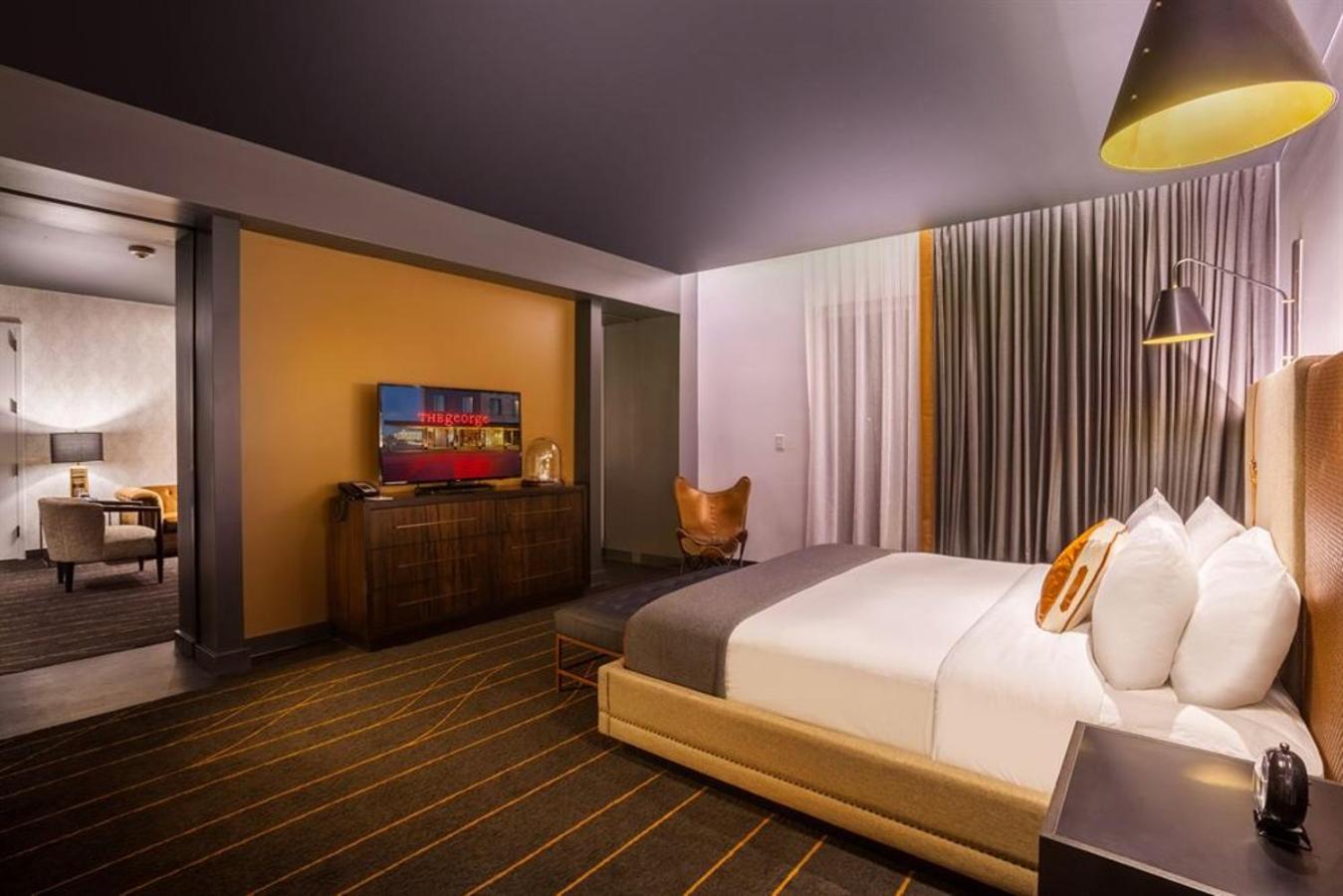 Deluxe King Room photo 2