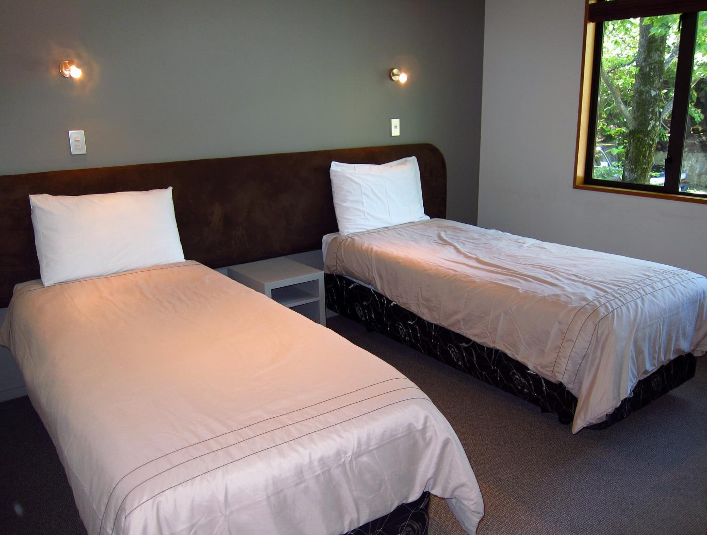 Executive Two-Bedroom Two-Bathroom Apartment - Photo 11