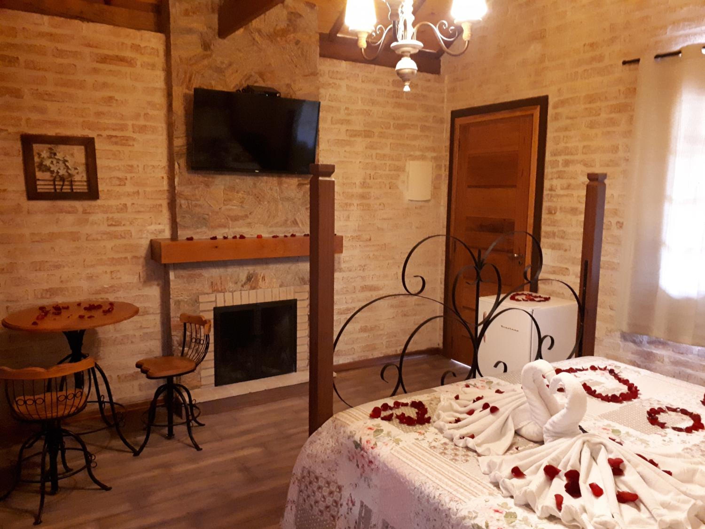 Deluxe Double Room with Bath photo 3