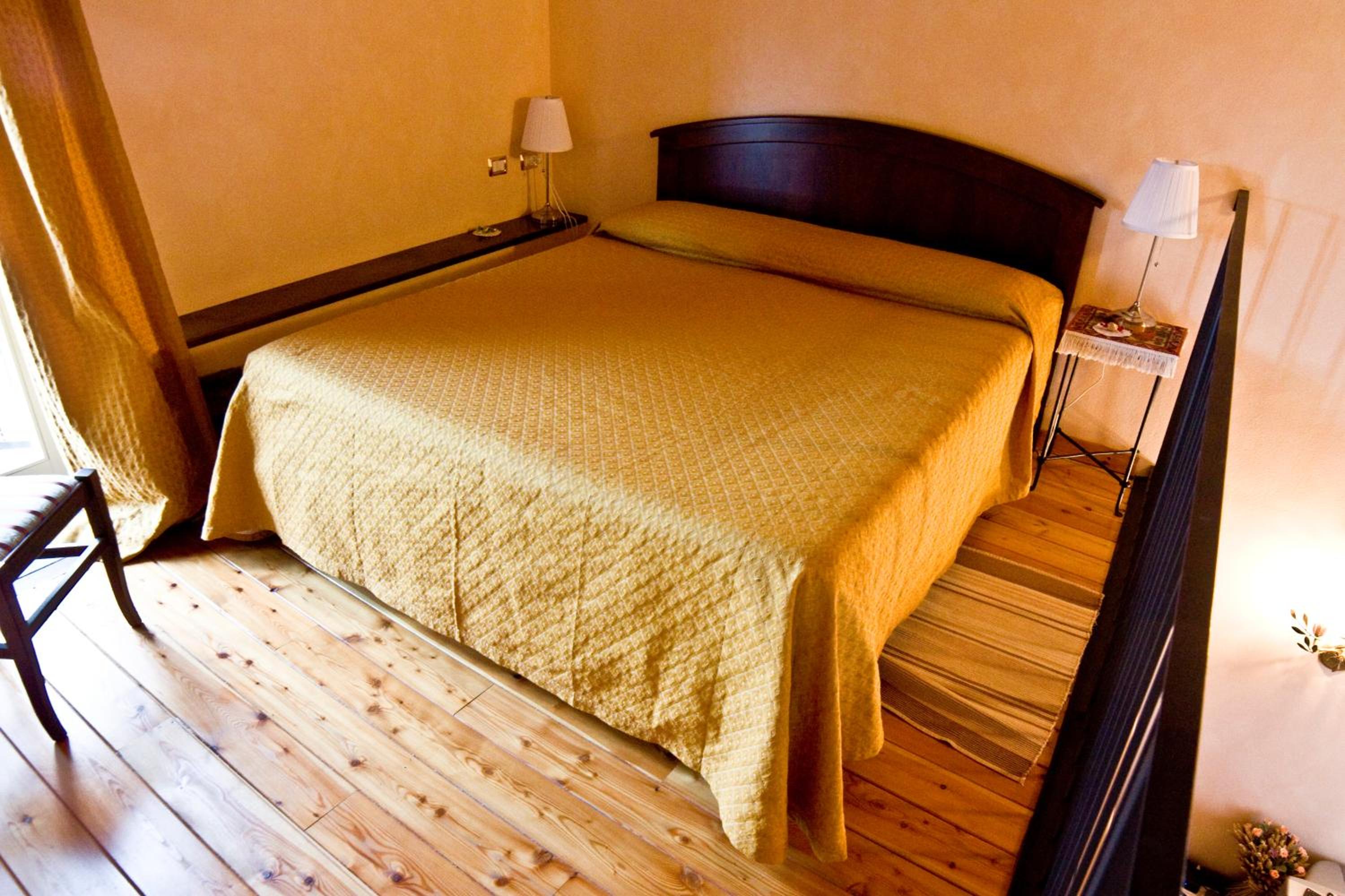 Double Room - Photo 7