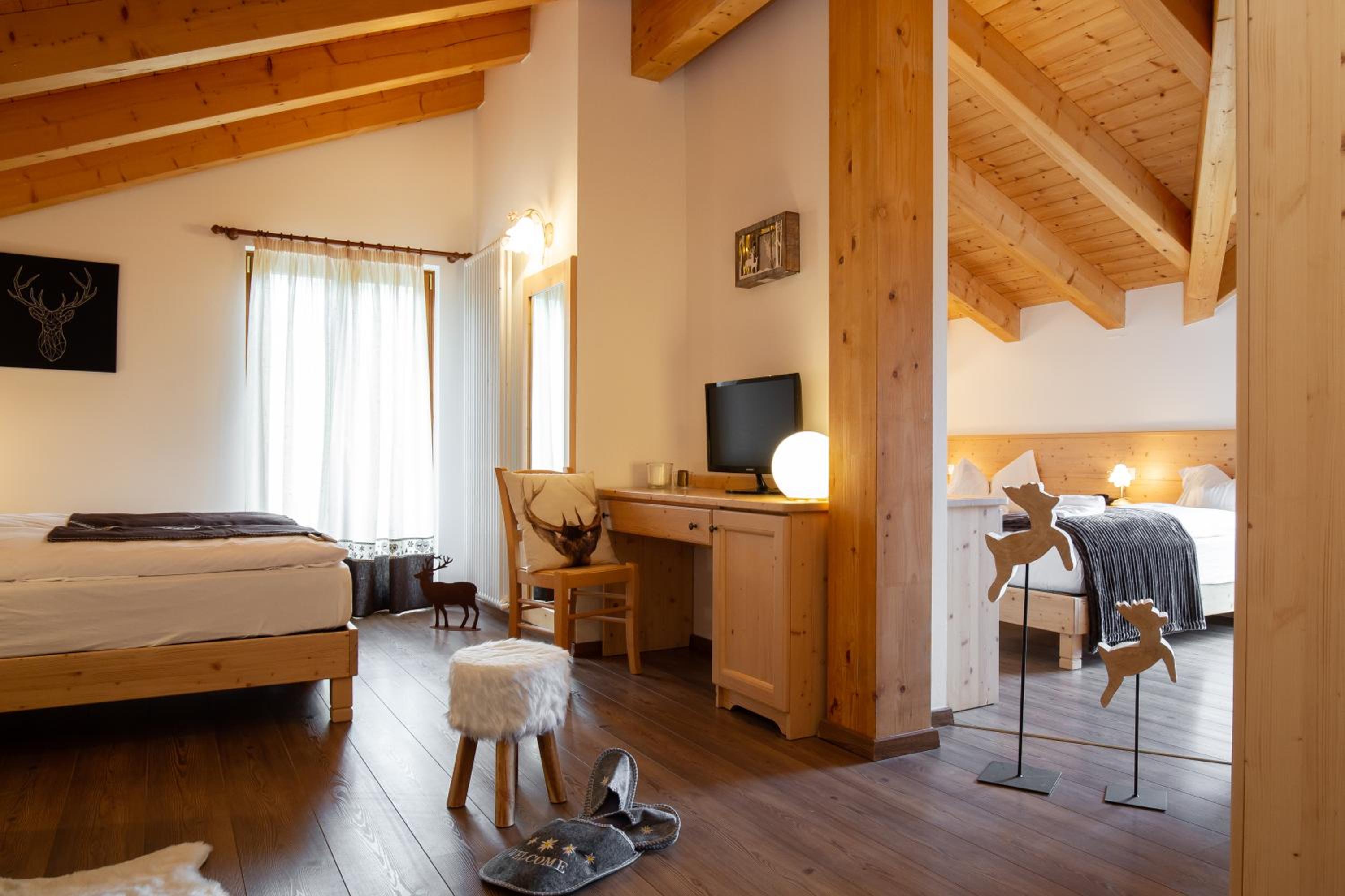 Suite with Mountain View - Photo 3