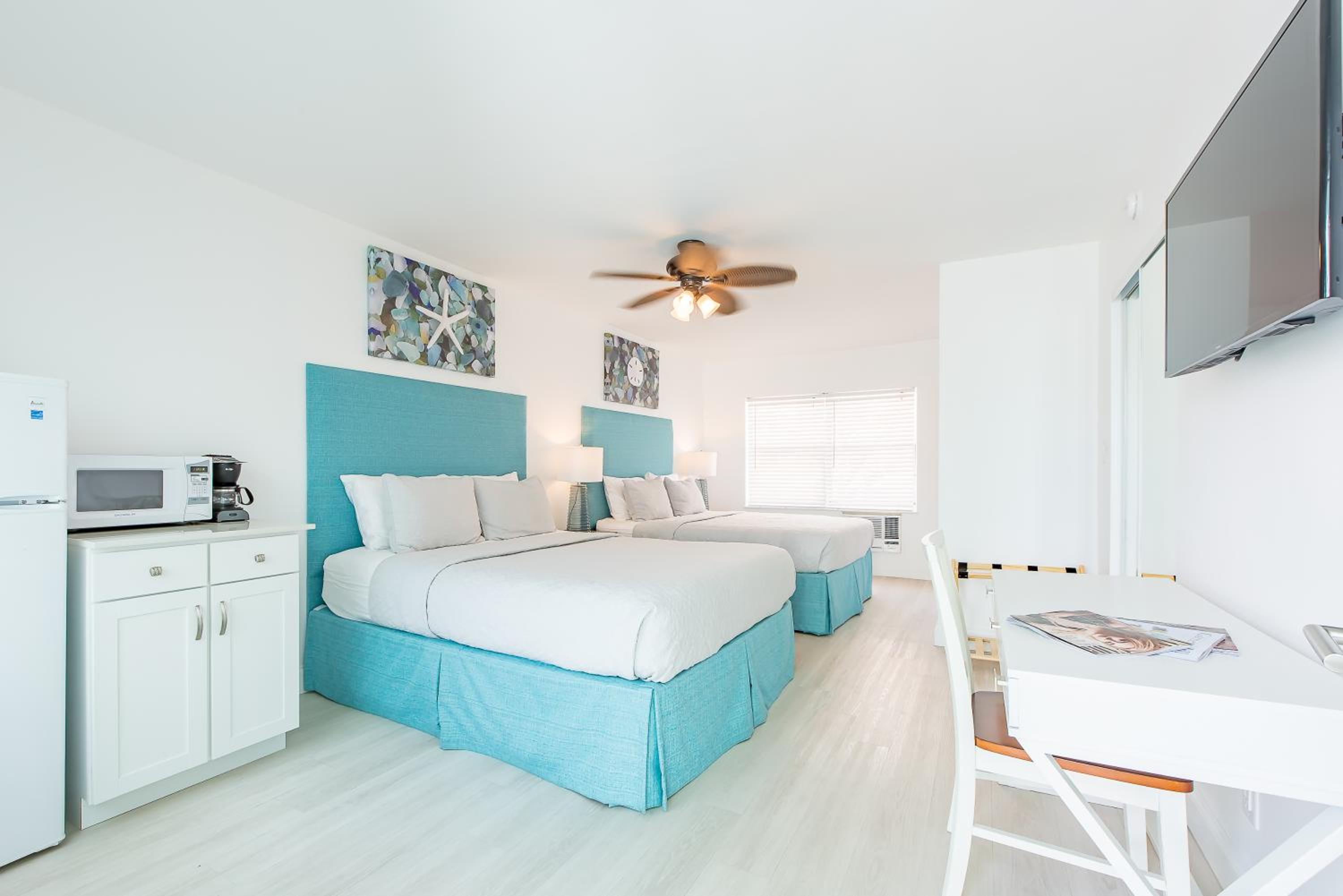 Standard 2 double beds - Photo 2