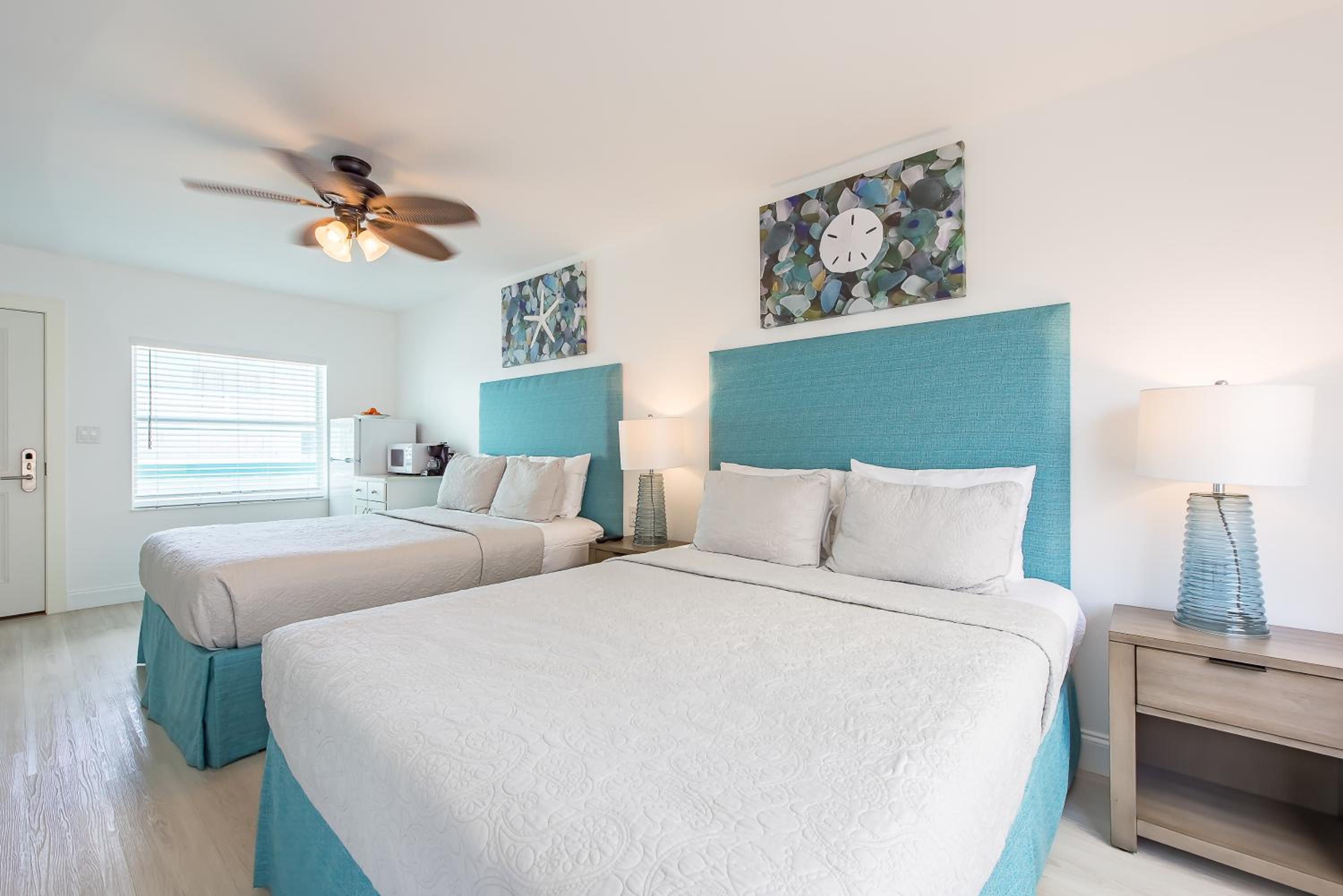 Standard 2 double beds - Photo 1