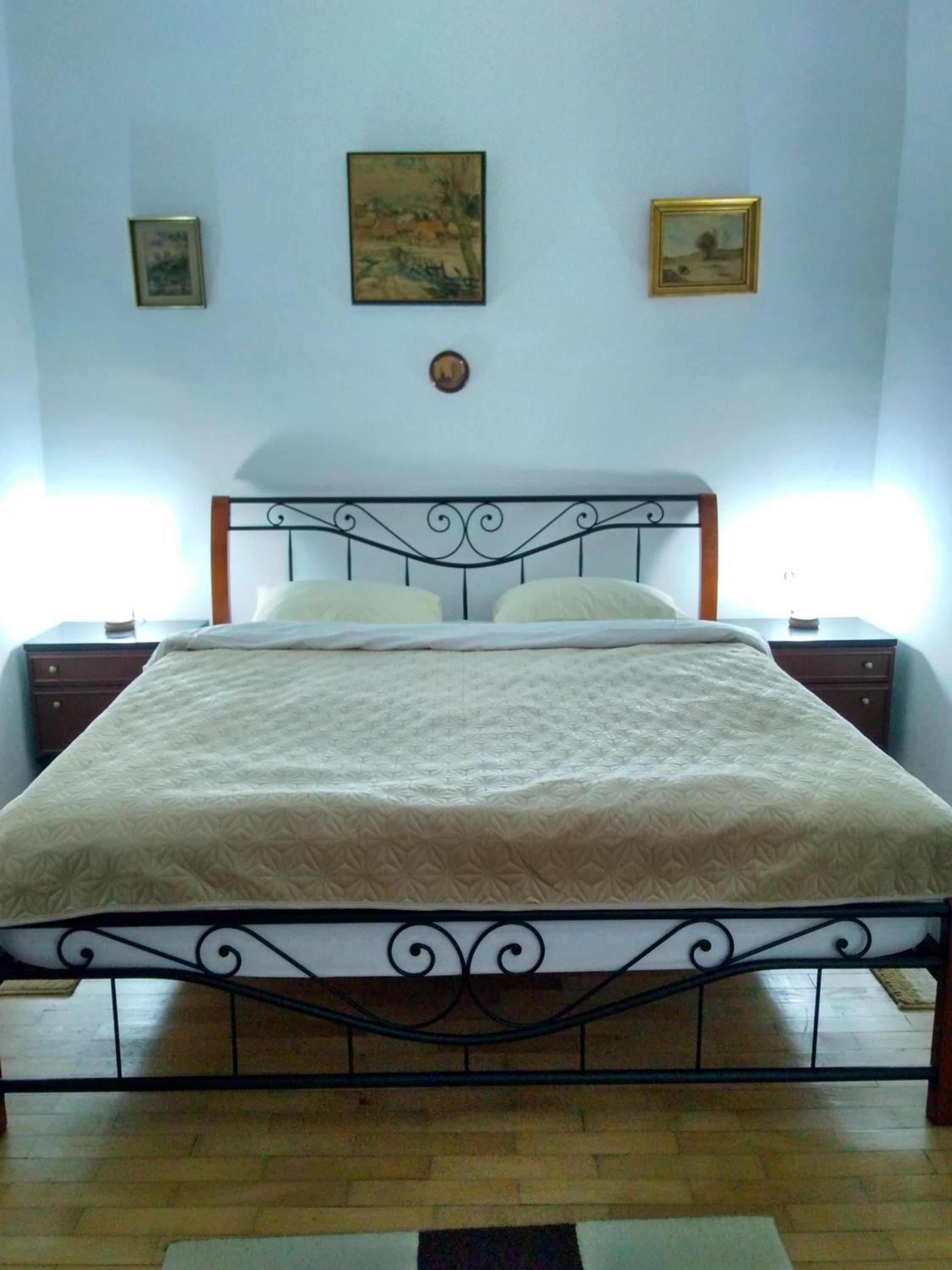 Double Room with Private External Bathroom - Photo 8