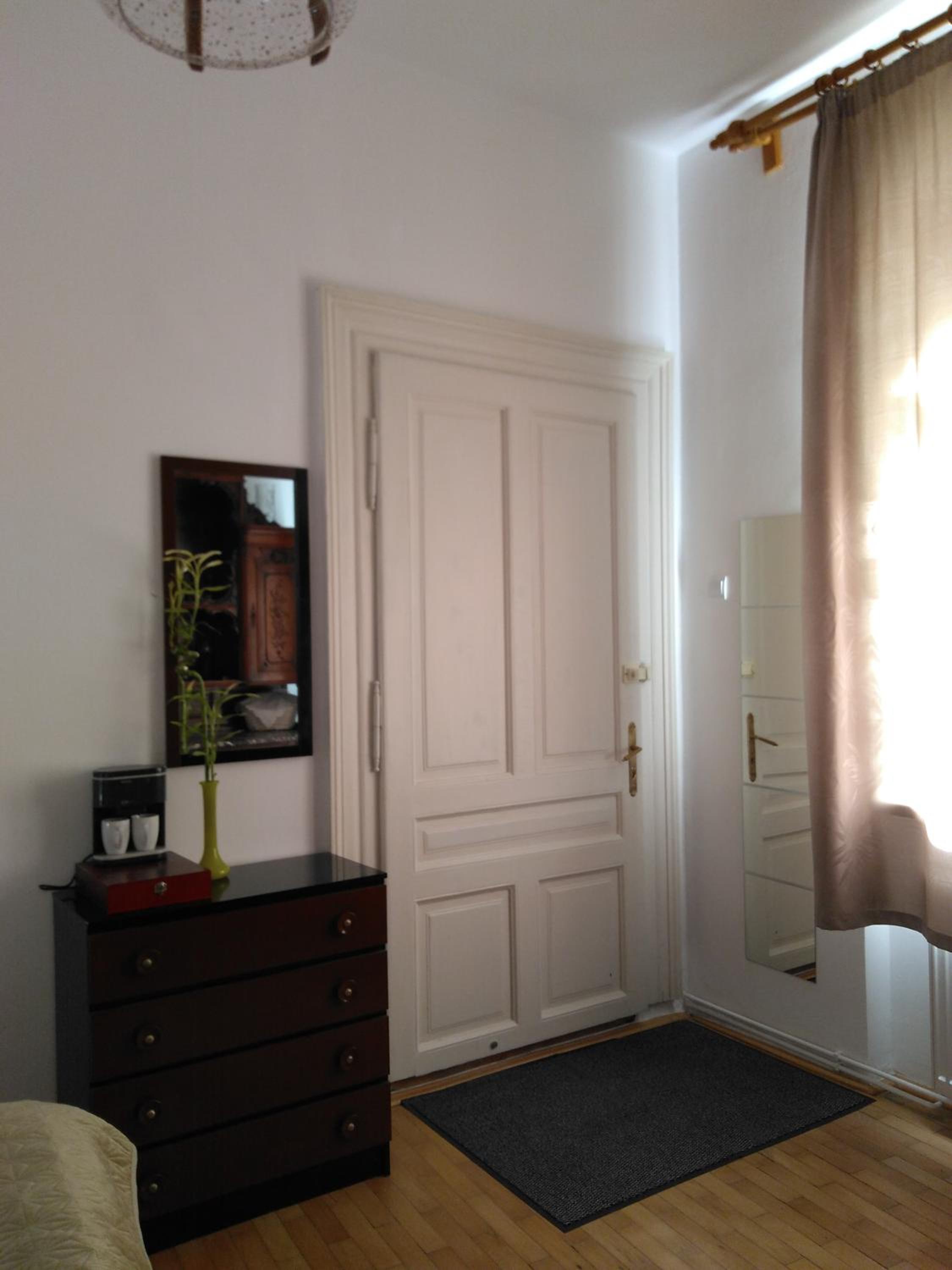 Double Room with Private External Bathroom - Photo 3