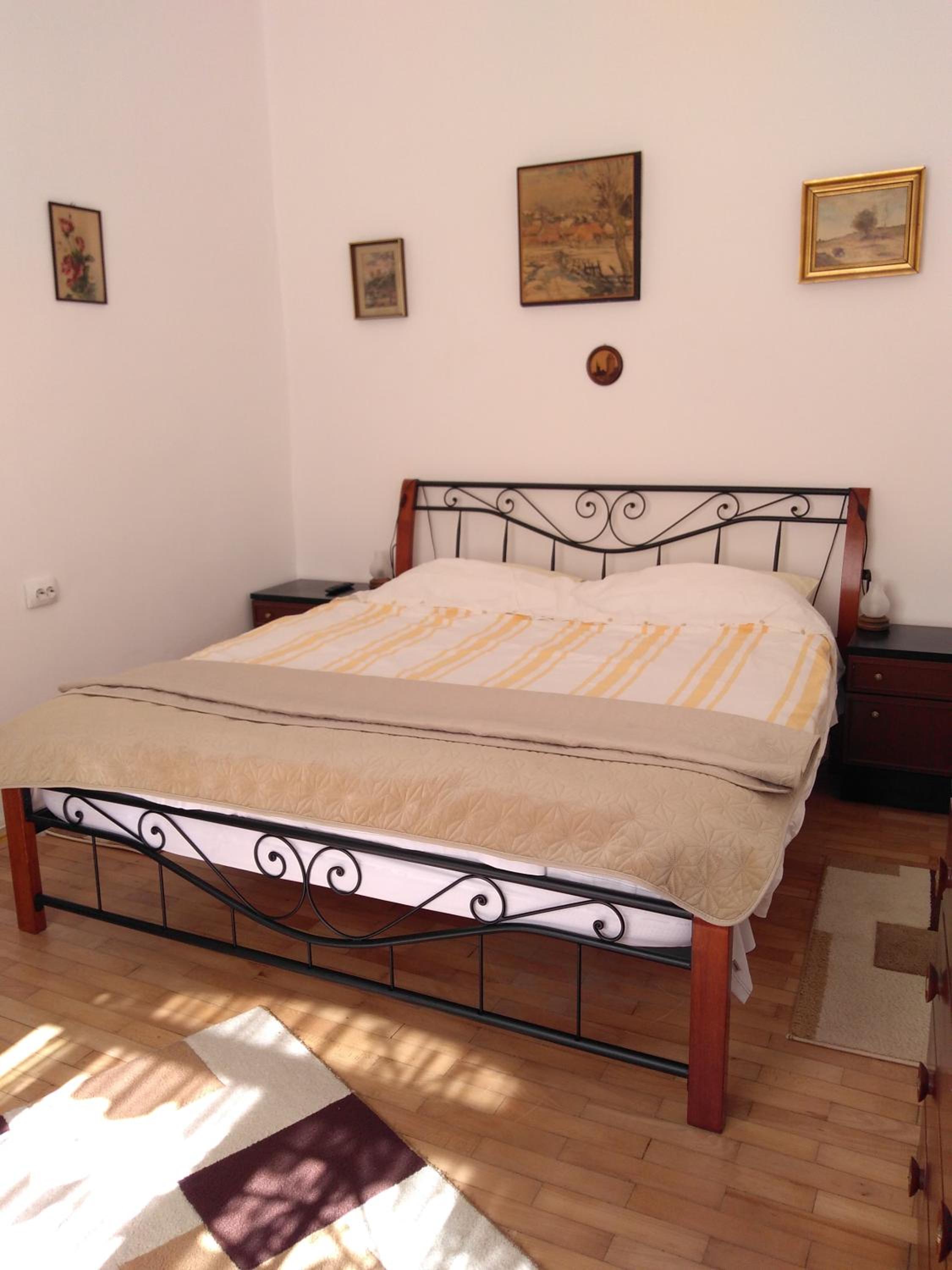 Double Room with Private External Bathroom - Photo 4