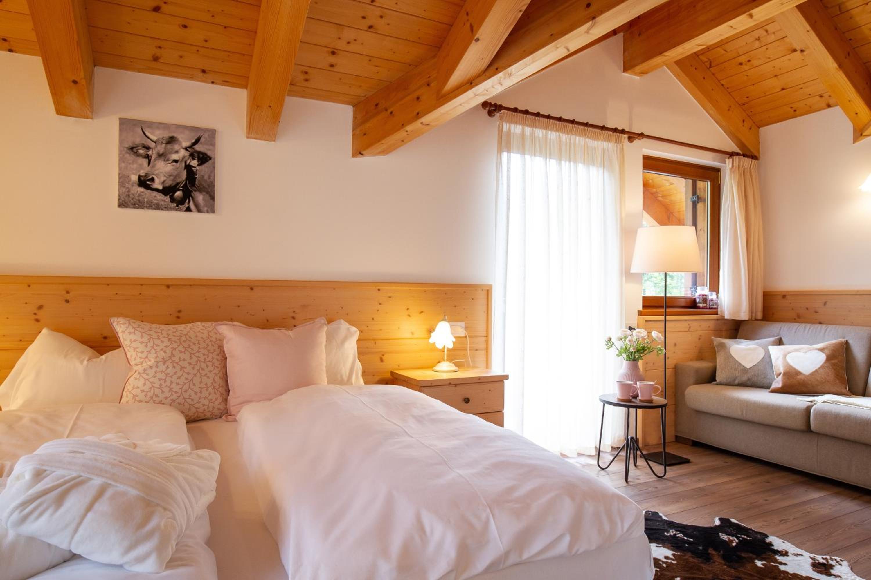 Junior Suite with Balcony - Photo 21