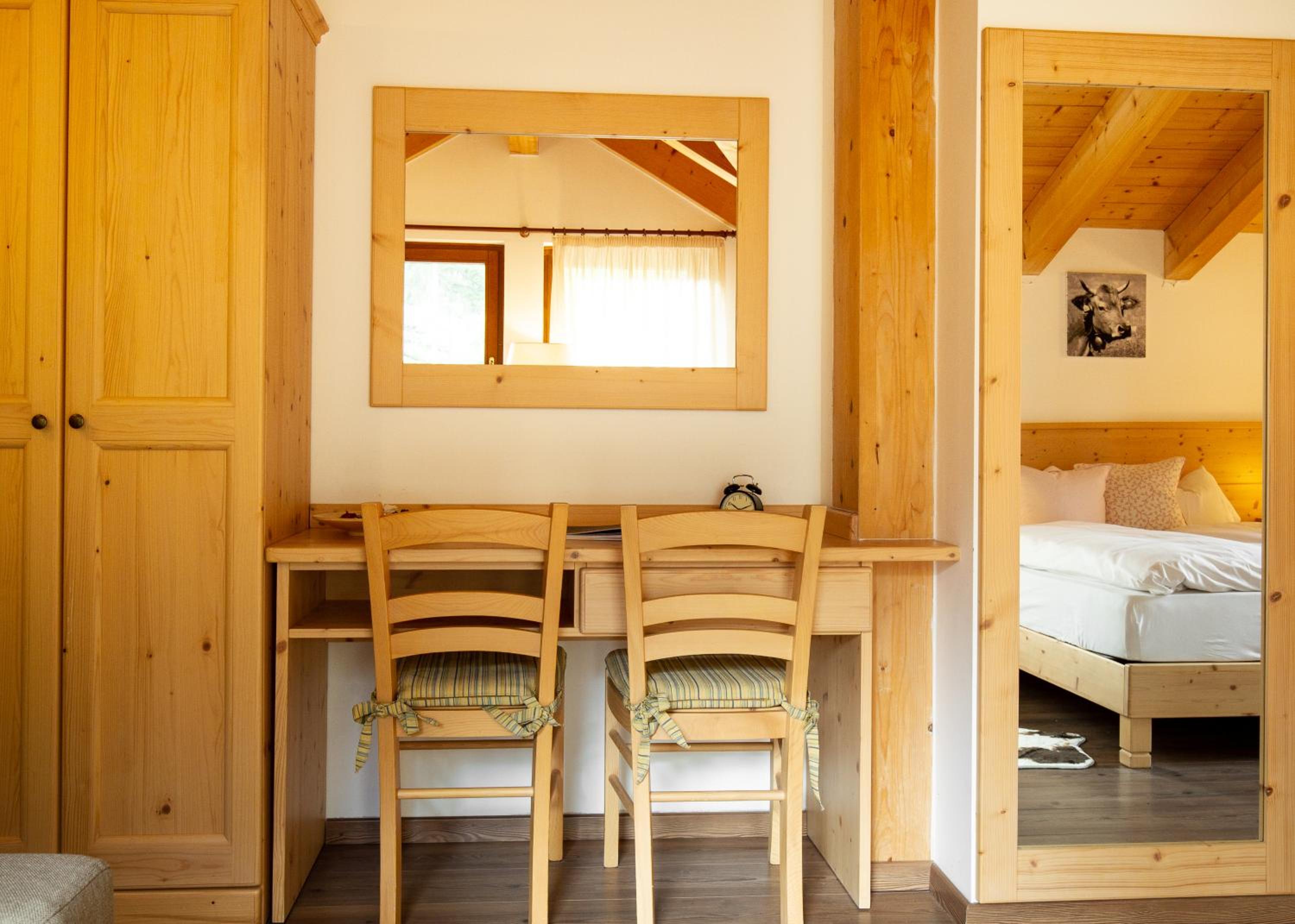 Junior Suite with Balcony - Photo 11