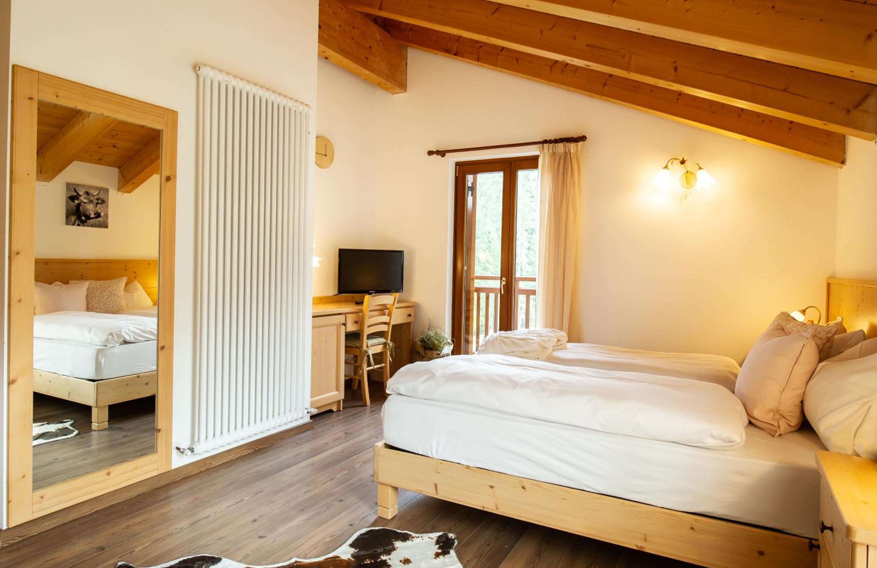 Junior Suite with Balcony - Photo 19