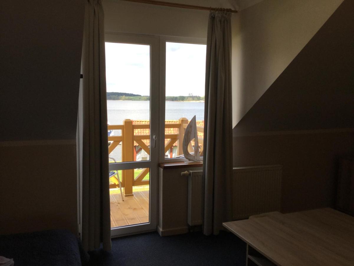 Family Room with Lake View photo 3