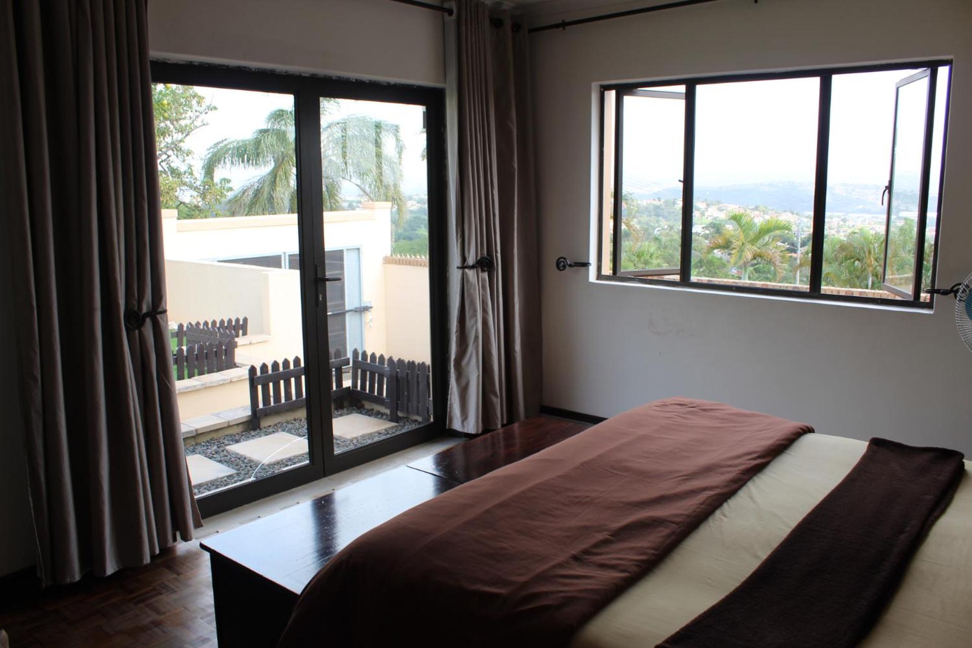 Three-Bedroom House - Photo 9