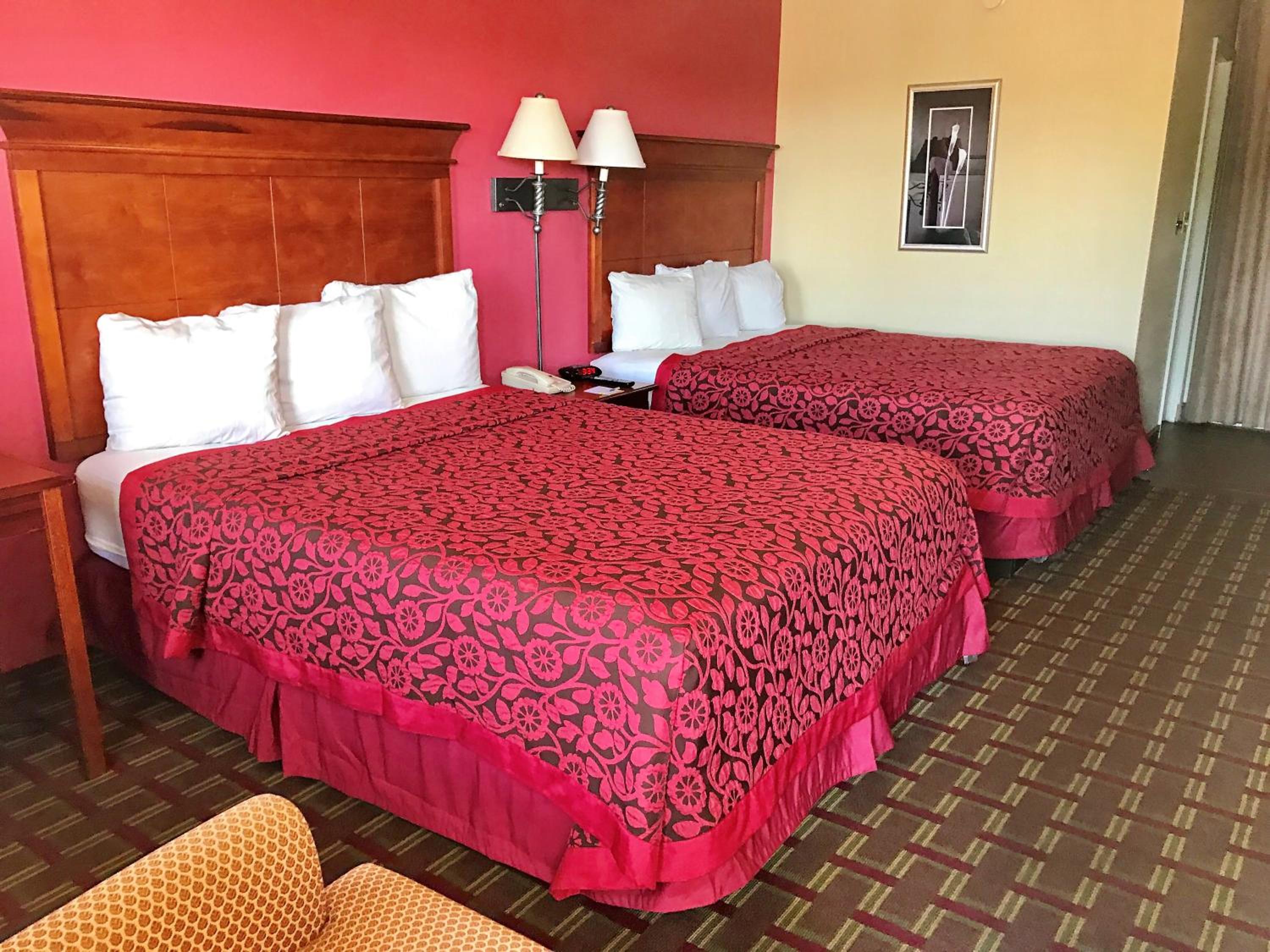 Queen Room with Two Queen Beds - Smoking - Photo 1