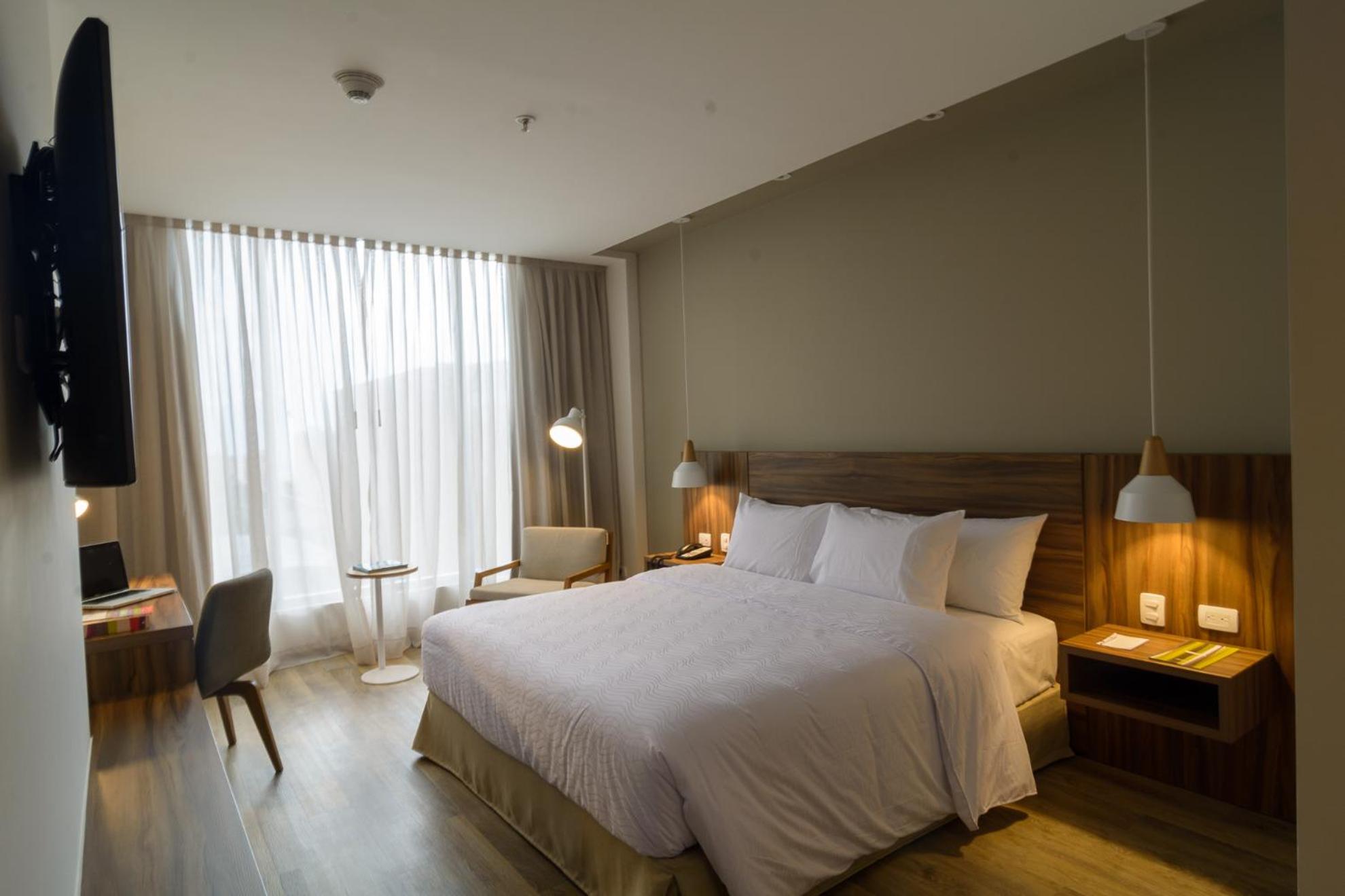 Standard King Room photo 2