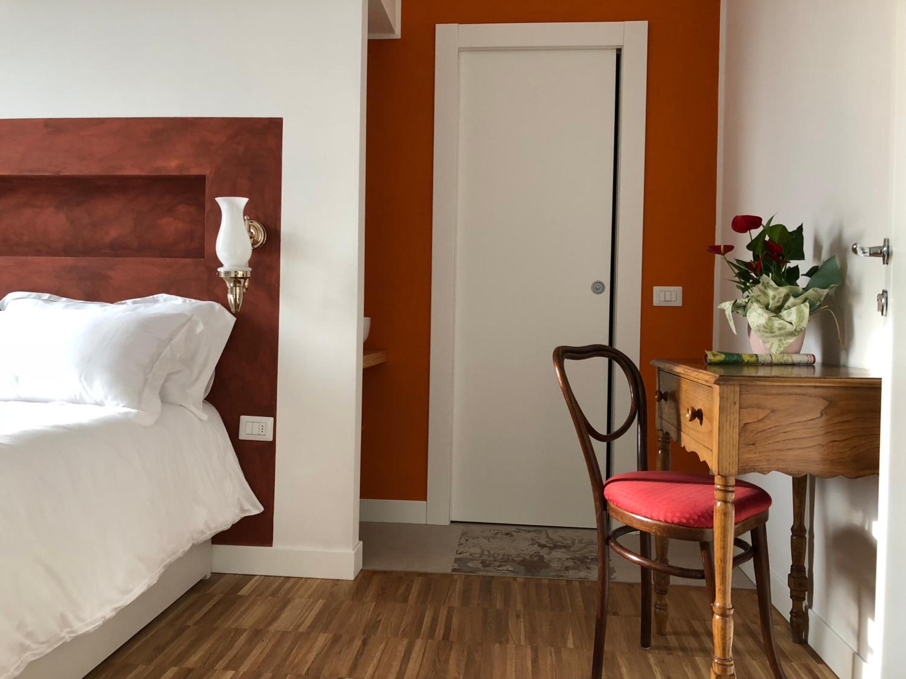 Double Room - Photo 12