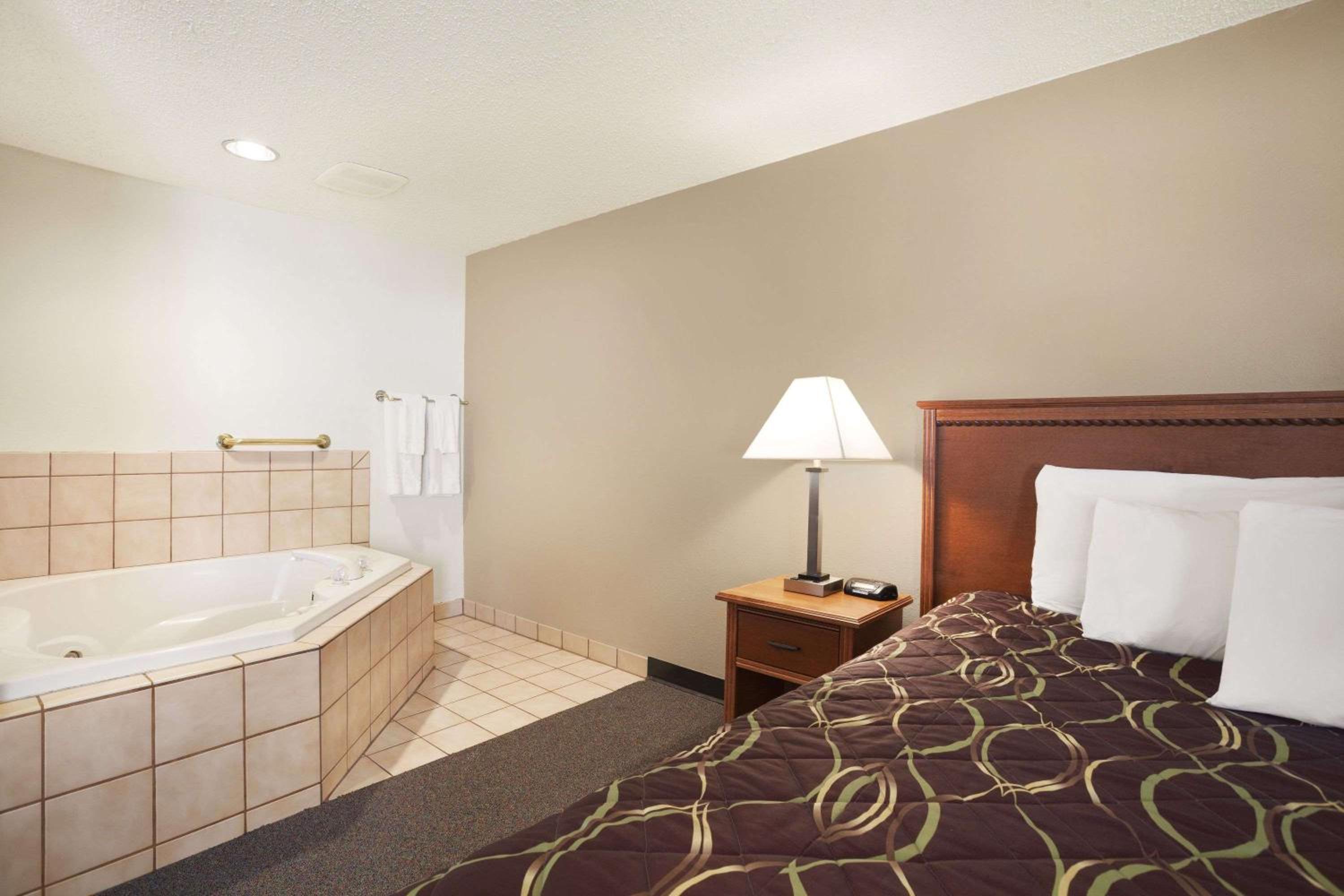 King Studio Suite - Non-Smoking photo 1