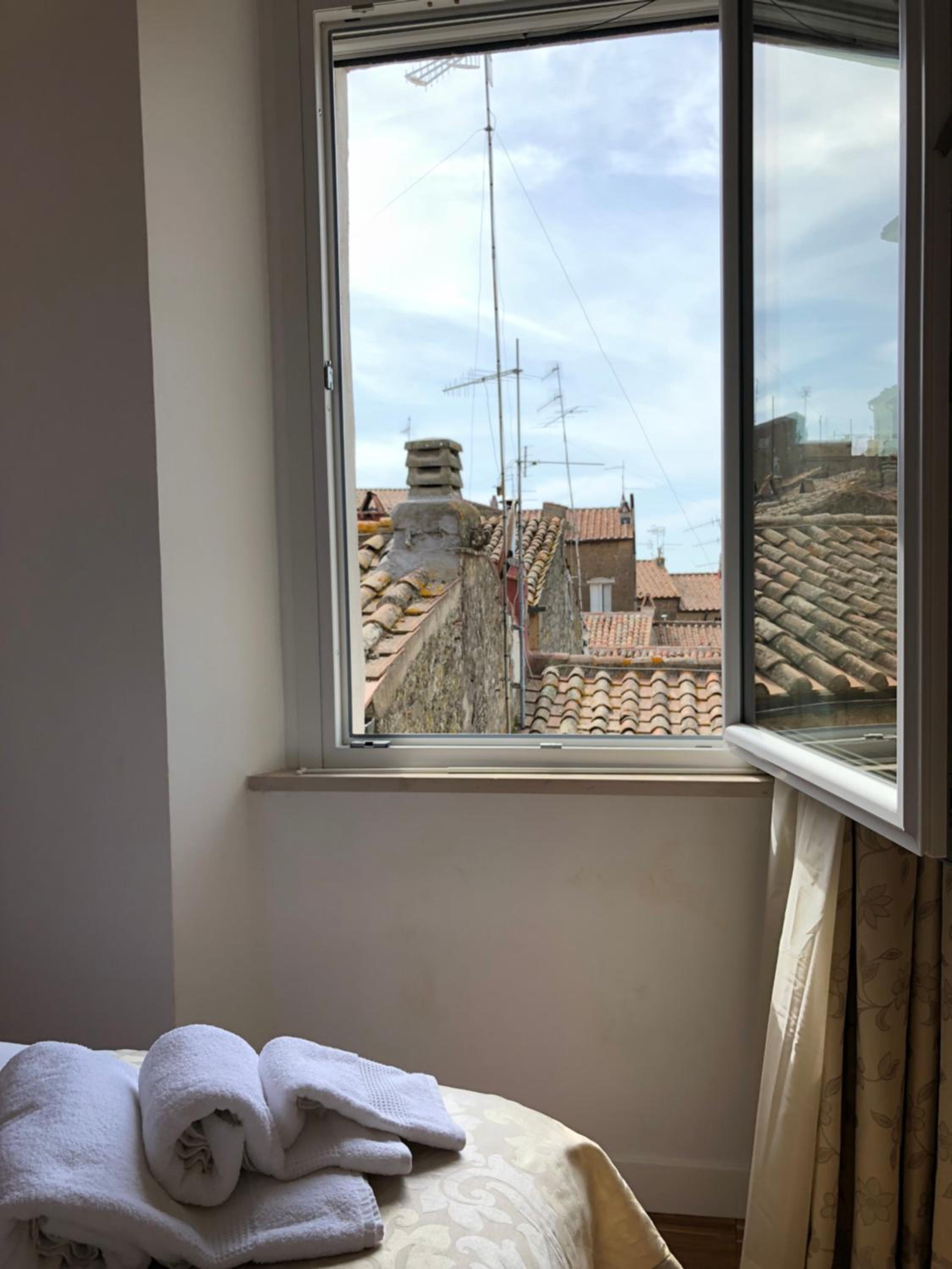 Small Double Room - Photo 17