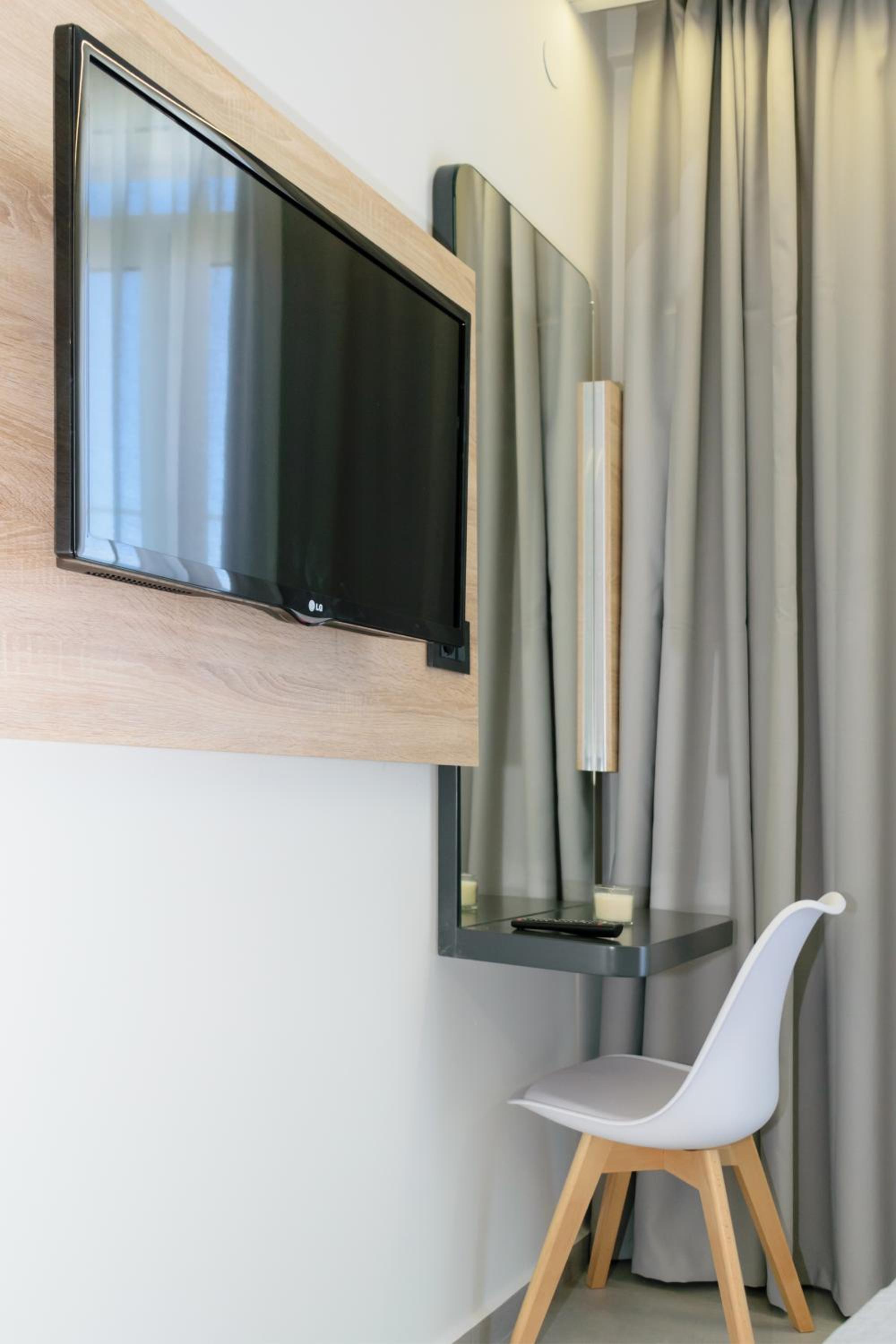 Twin Room - 2 adults & 1 child - Sea View