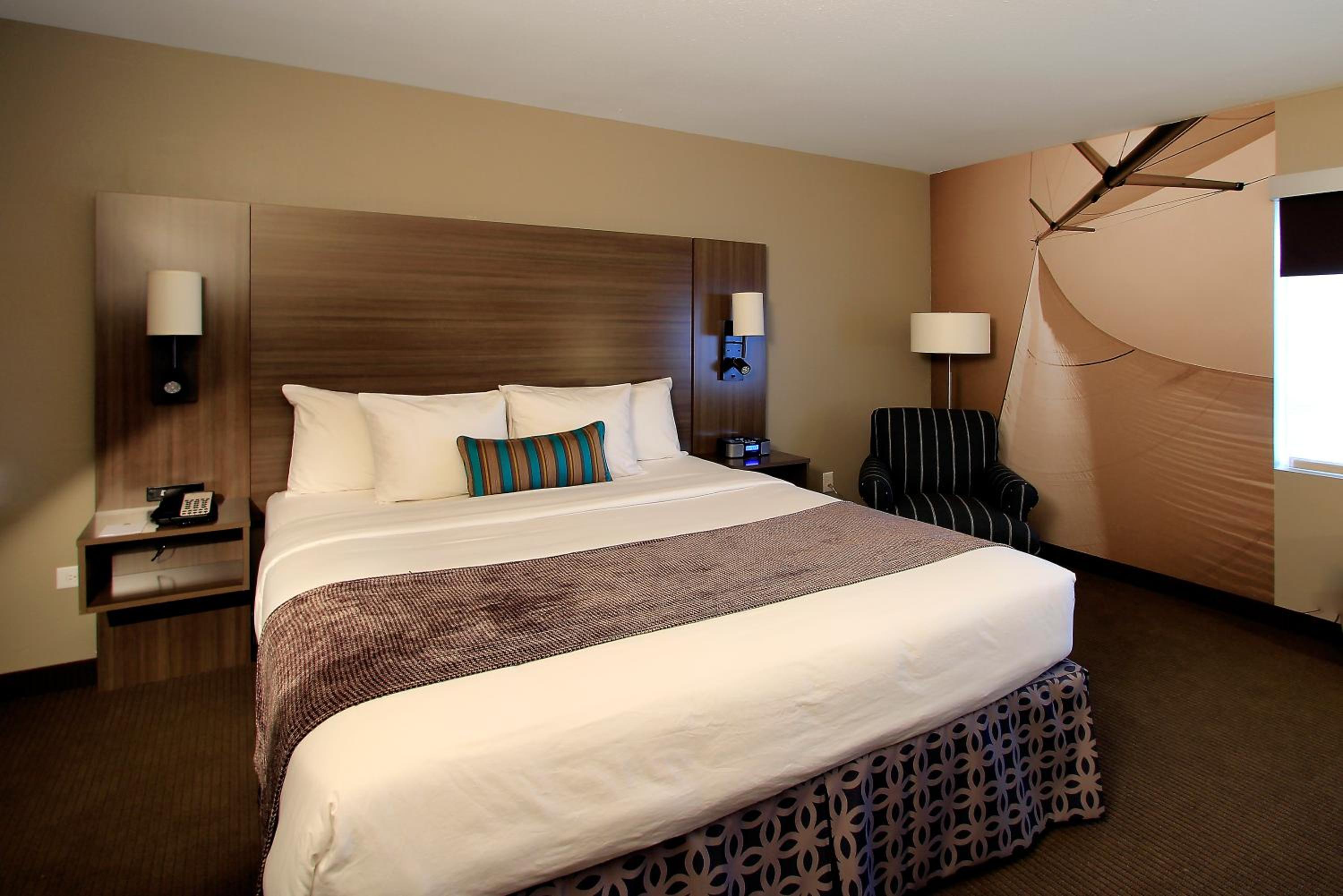 Standard City View King Room - Photo 6