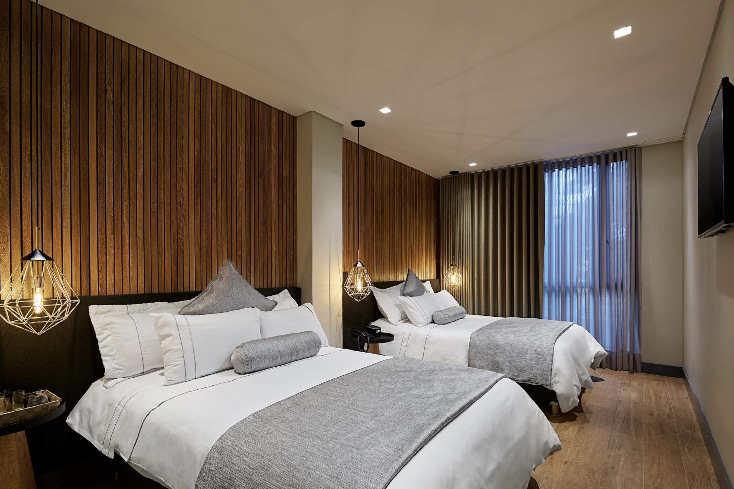 Superior Queen Room with Two Queen Beds photo 2