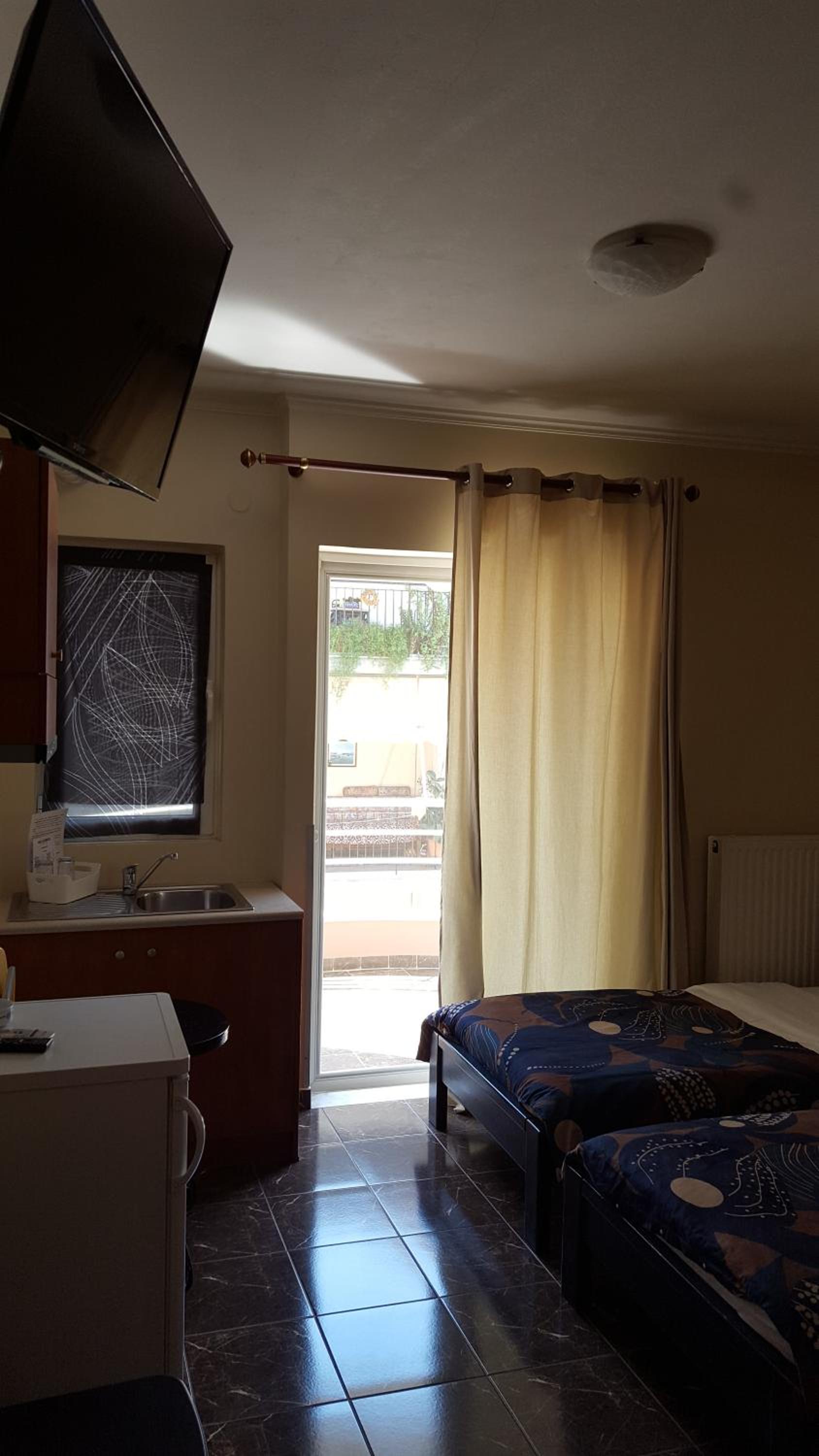 Triple Room with Balcony - Photo 1