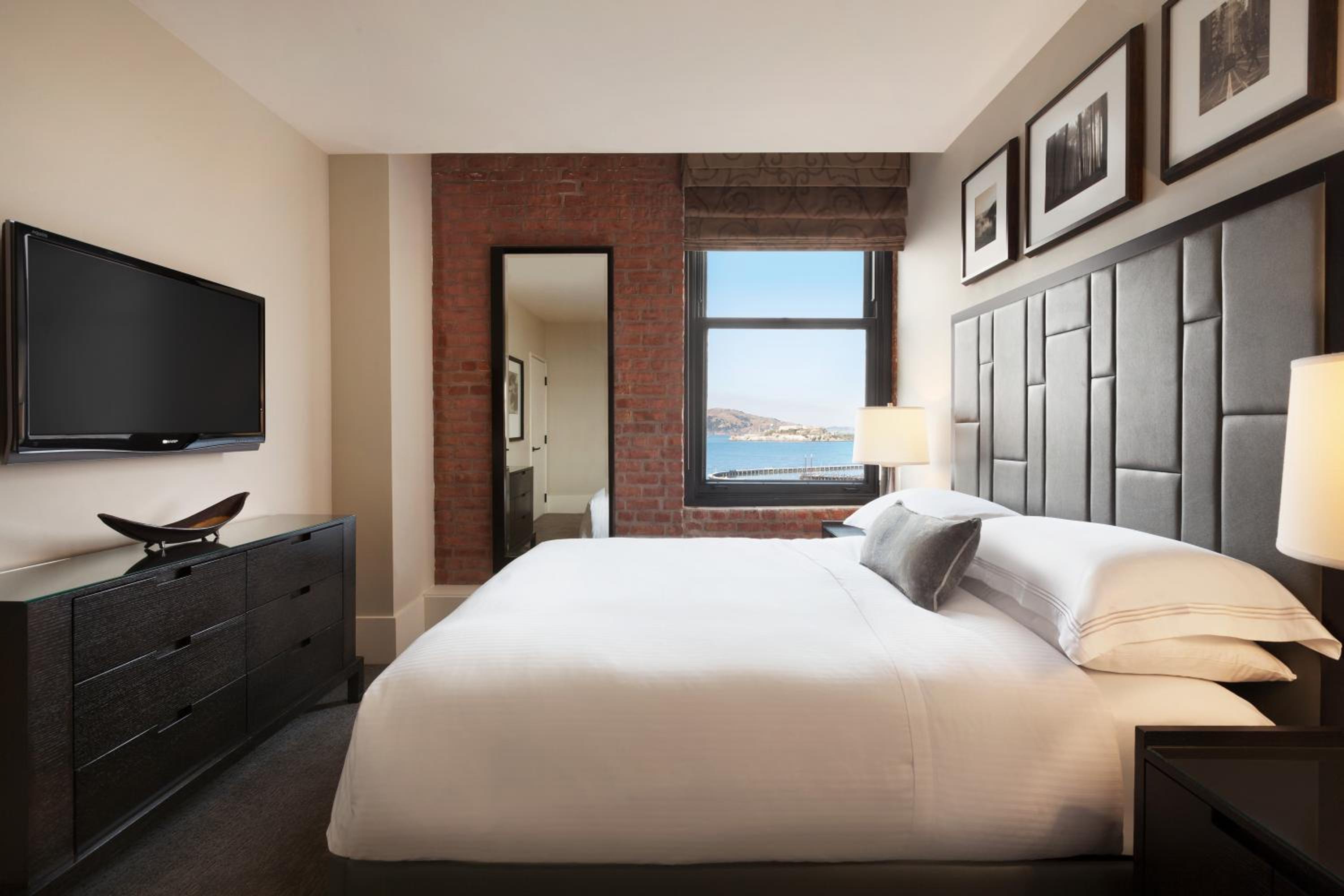 Two Bedroom Bay View Residence with Two King Beds and Sofa bed