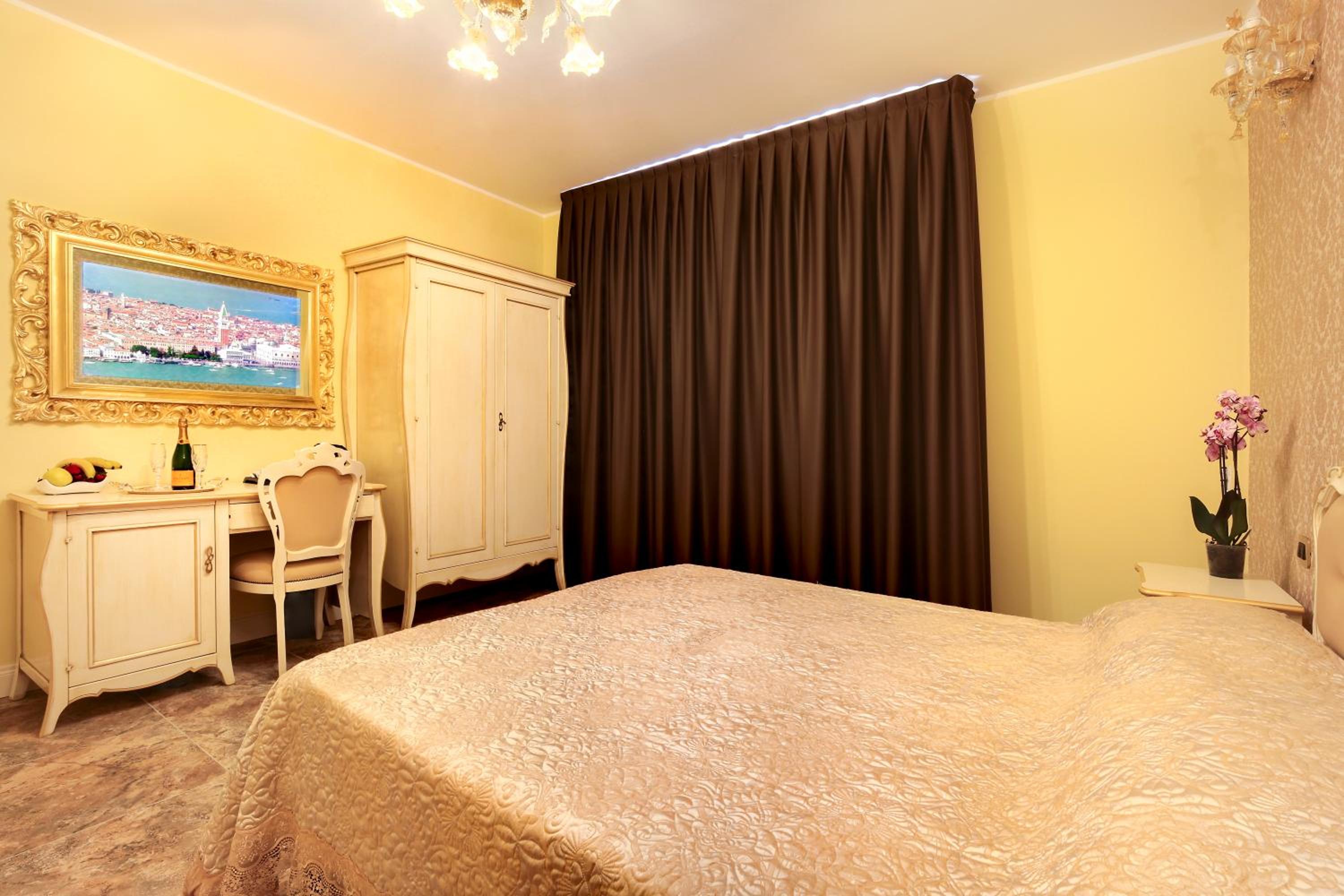 Superior Double or Twin Room - Photo 6