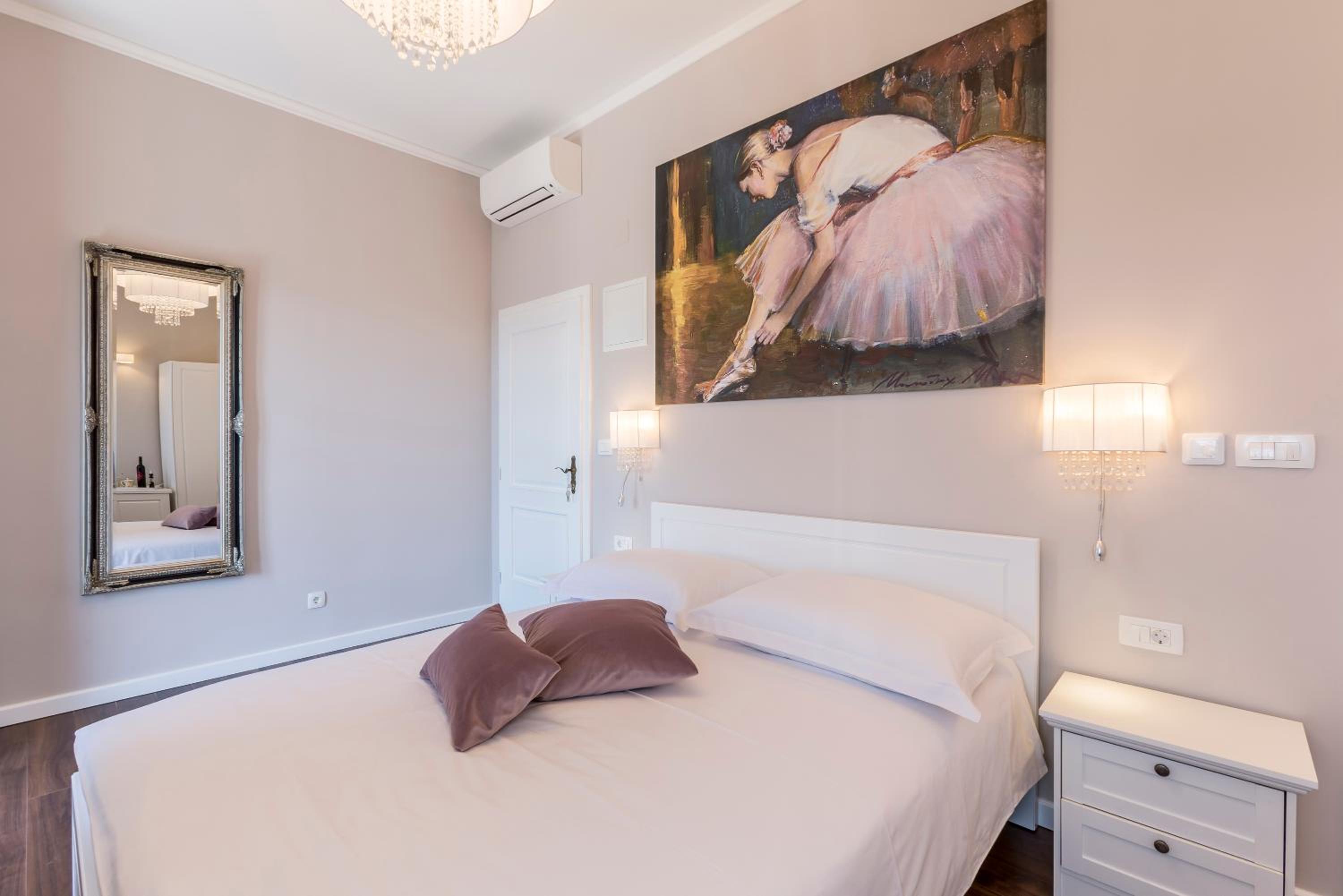 Deluxe Double Room with Balcony photo 1