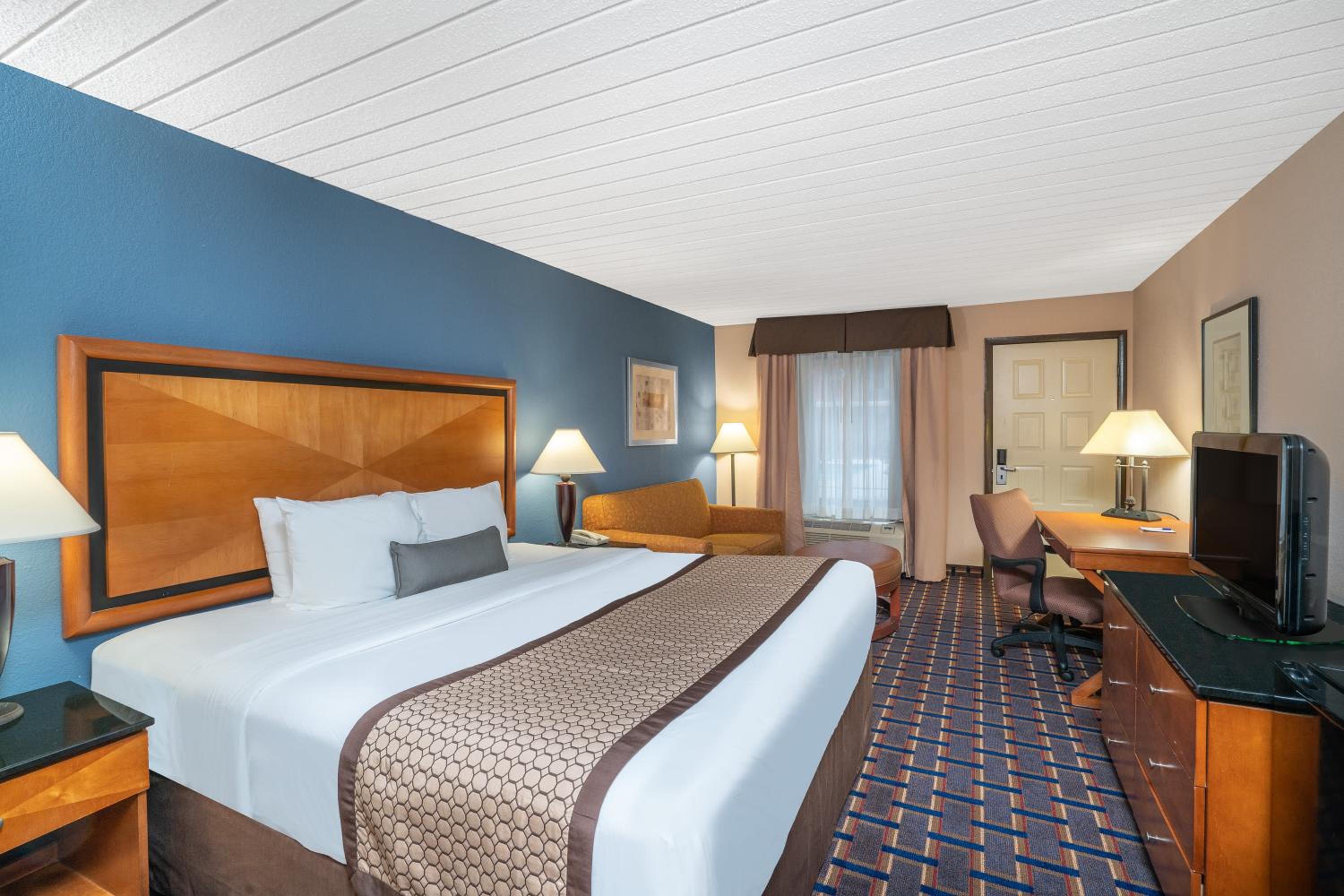 Deluxe King Room - Non-Smoking - Photo 5