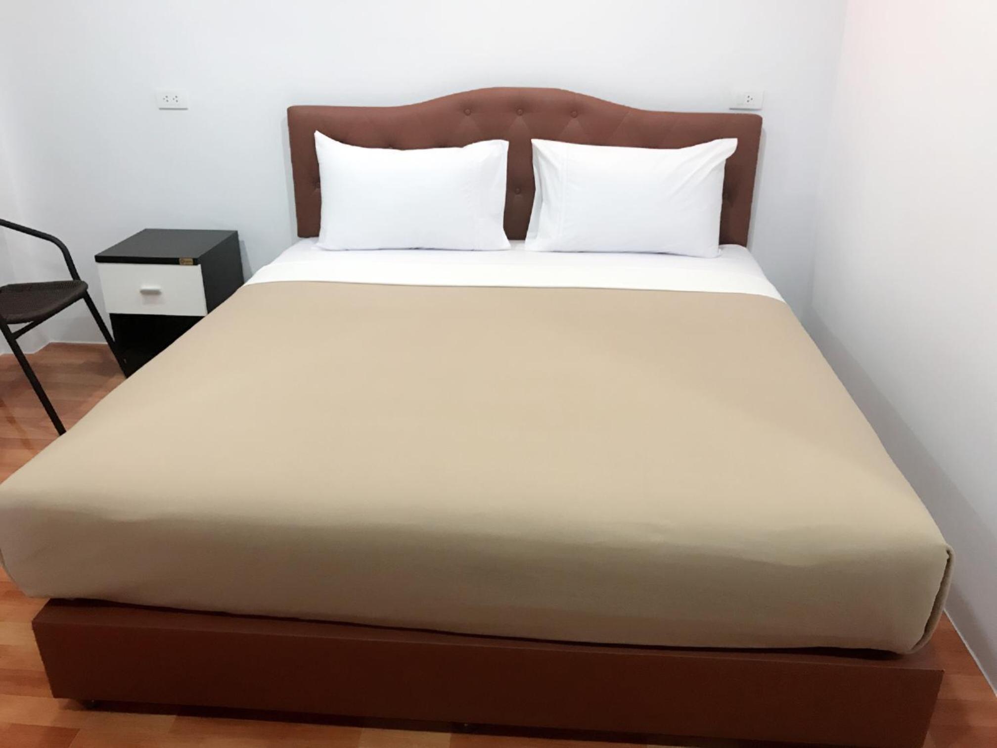 Deluxe Double Room (2 Adults + 1 Child) - Photo 1