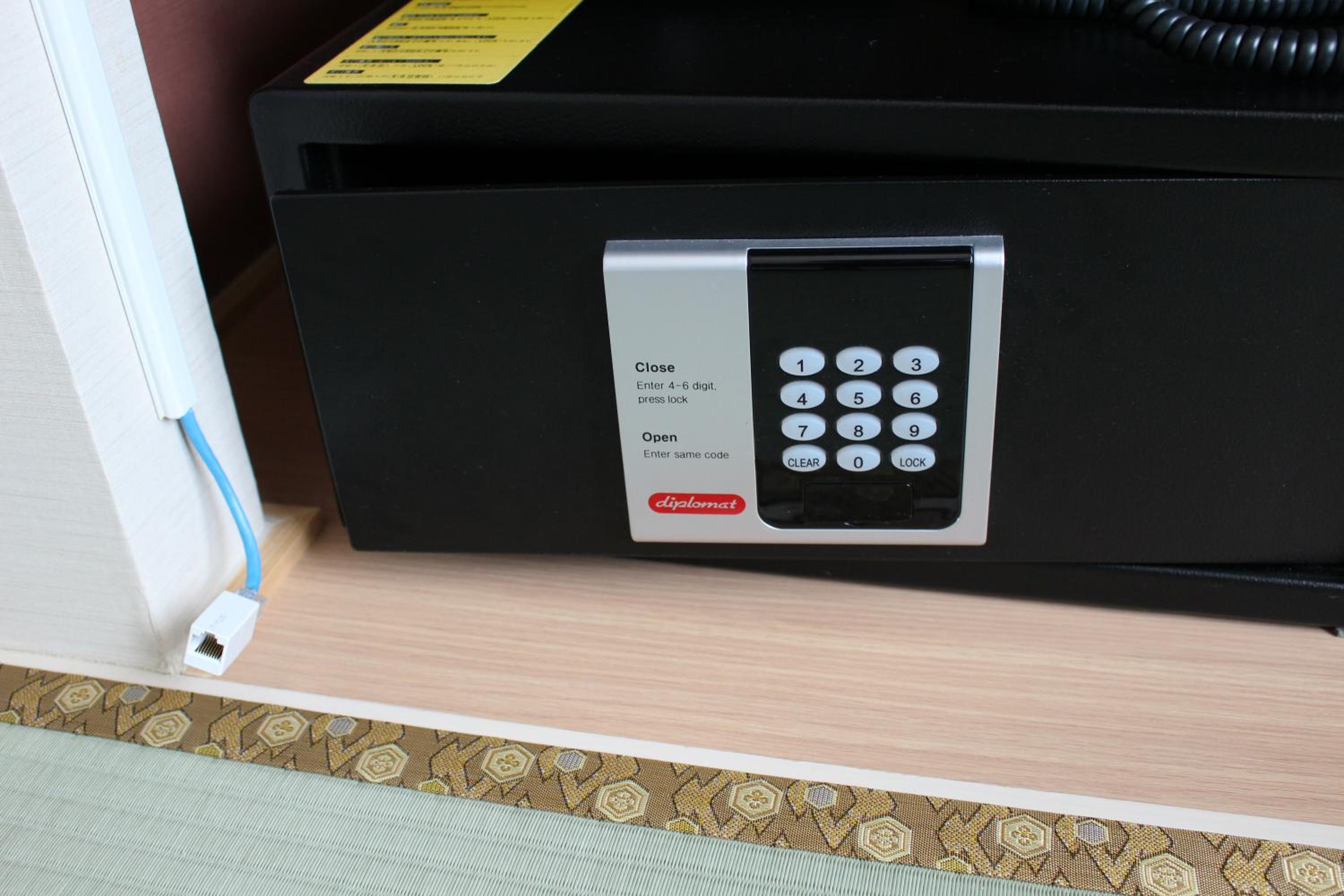 Japanese-Style Quadruple Room photo 3