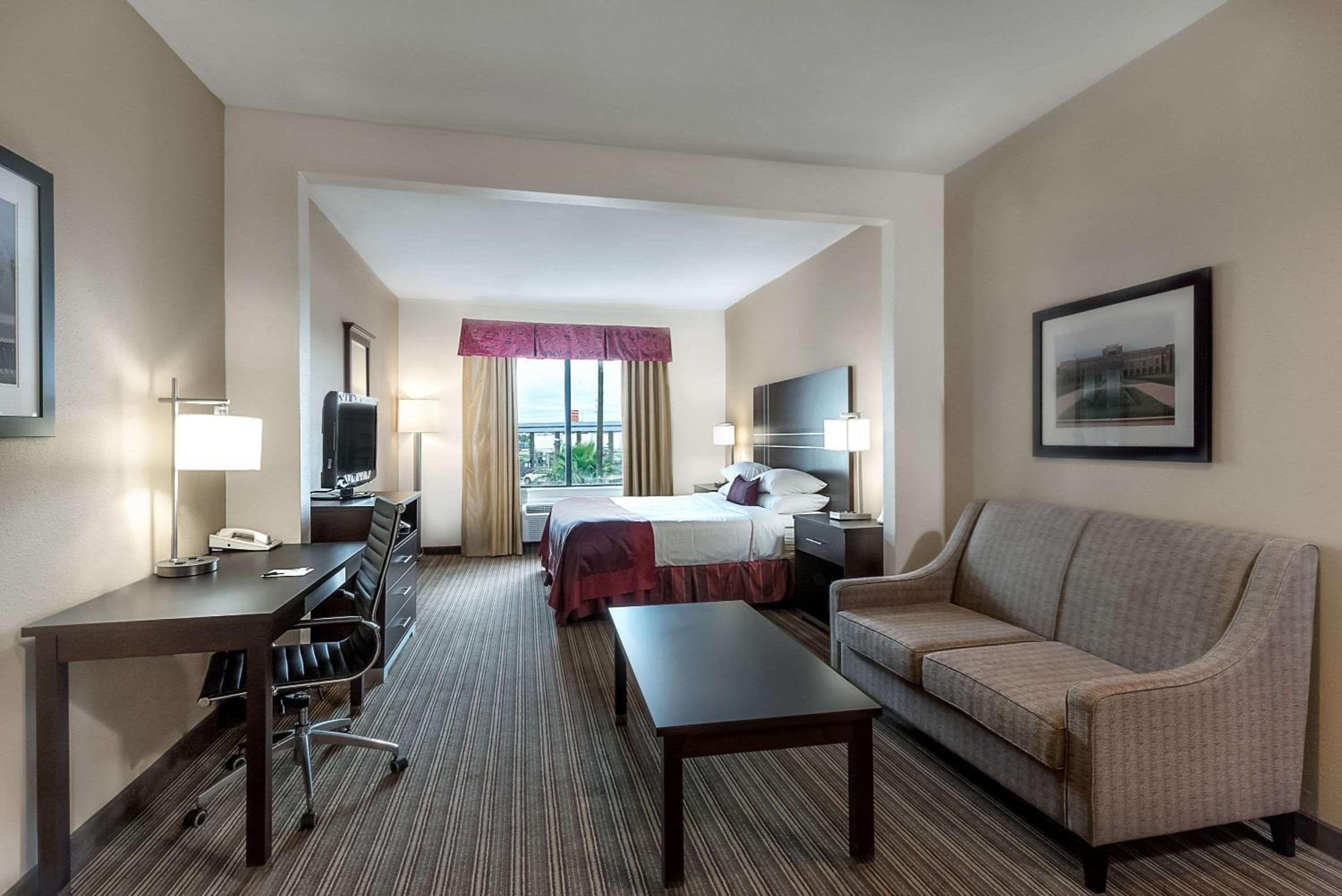 King Room with Bath Tub - Mobility/Hearing Accessible - Non-Smoking