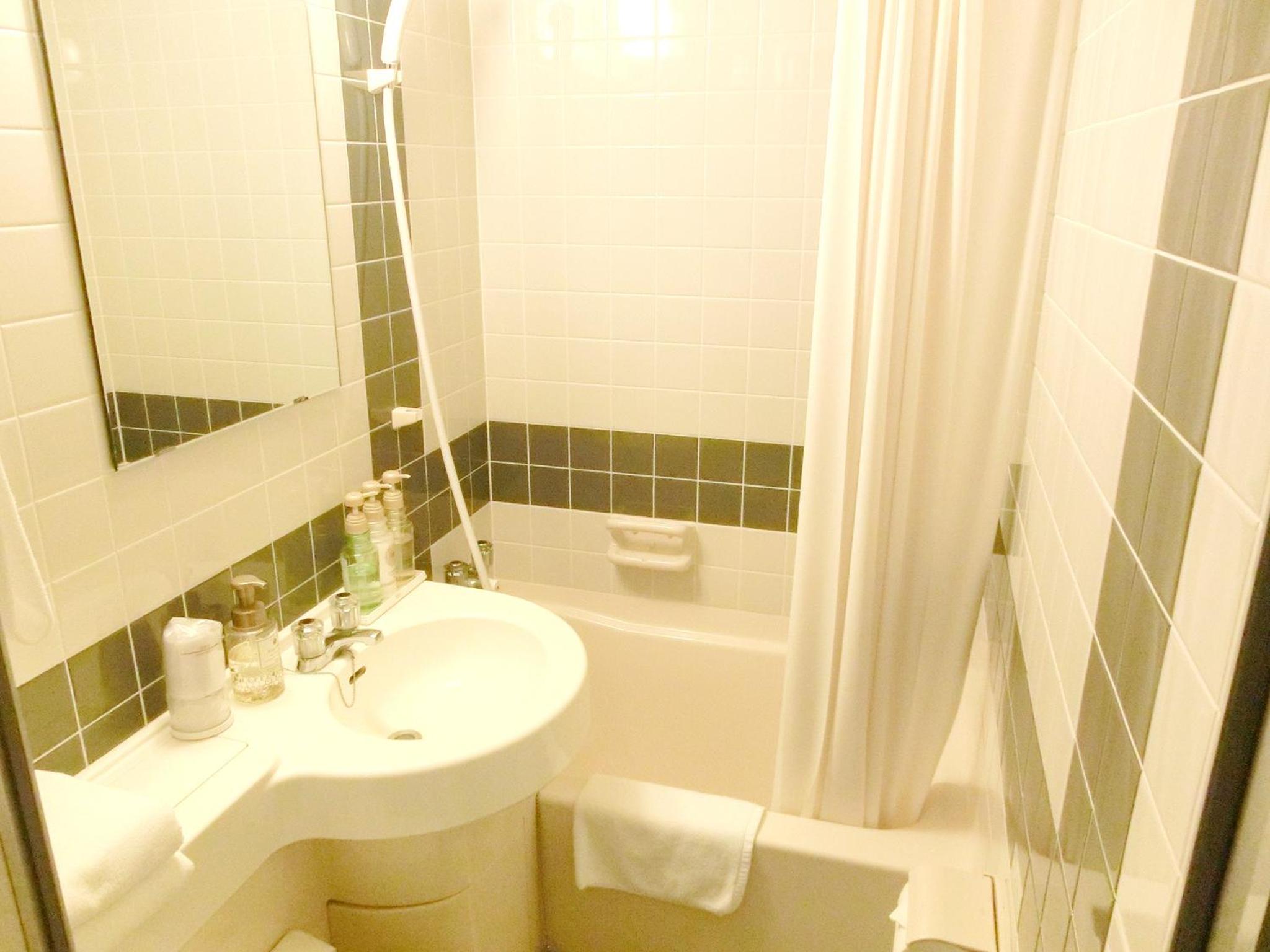 Japanese-Style Quadruple Room with Private Bathroom photo 3