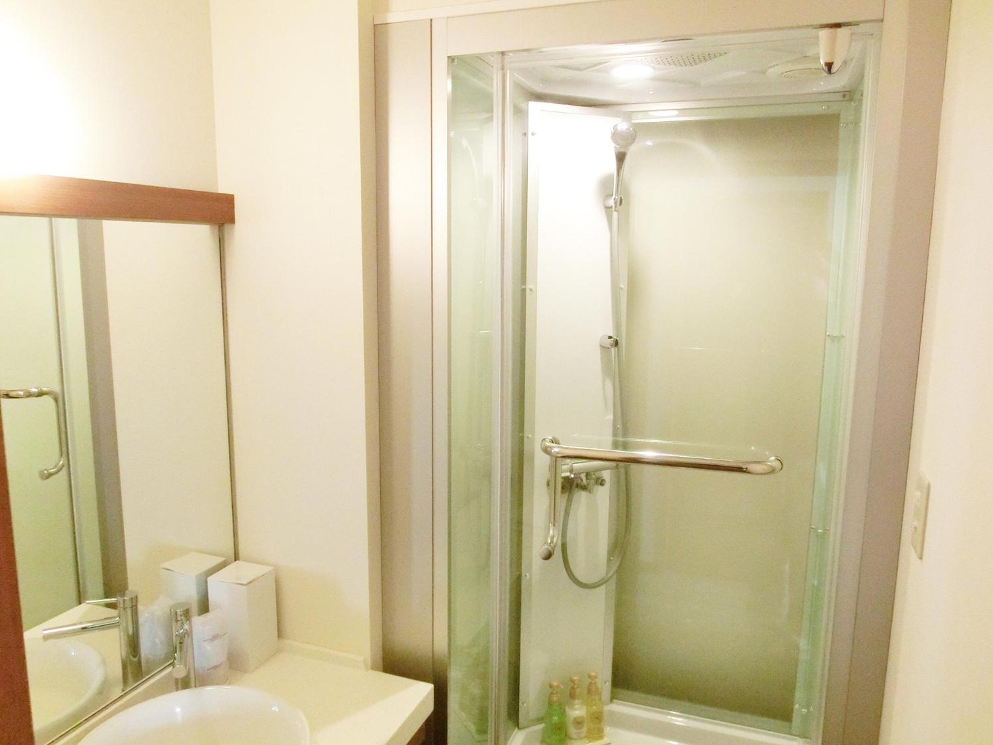 Superior Twin Room with Shower (Twin A) photo 2