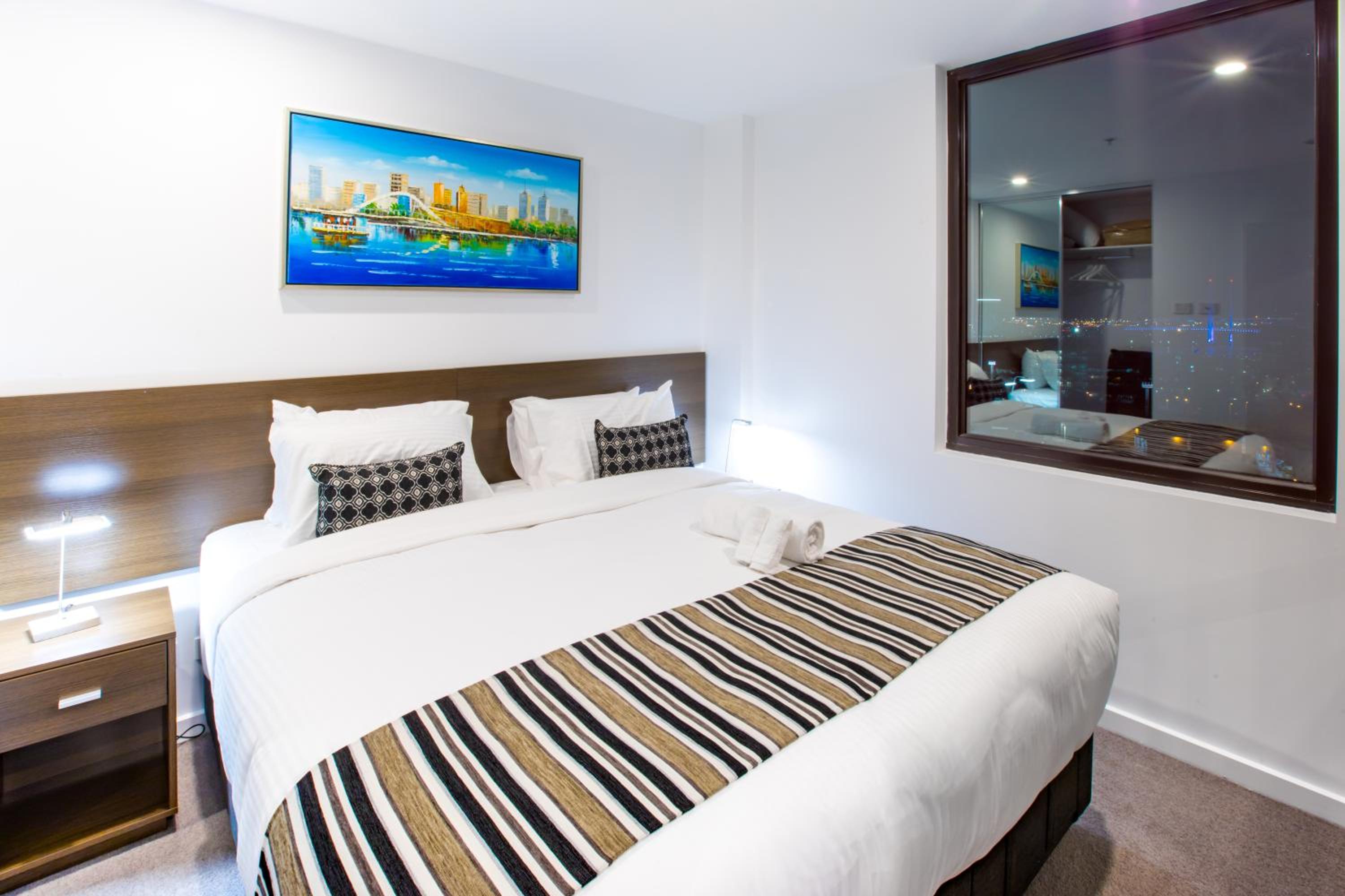 Executive One-Bedroom Apartment with Balcony photo 3