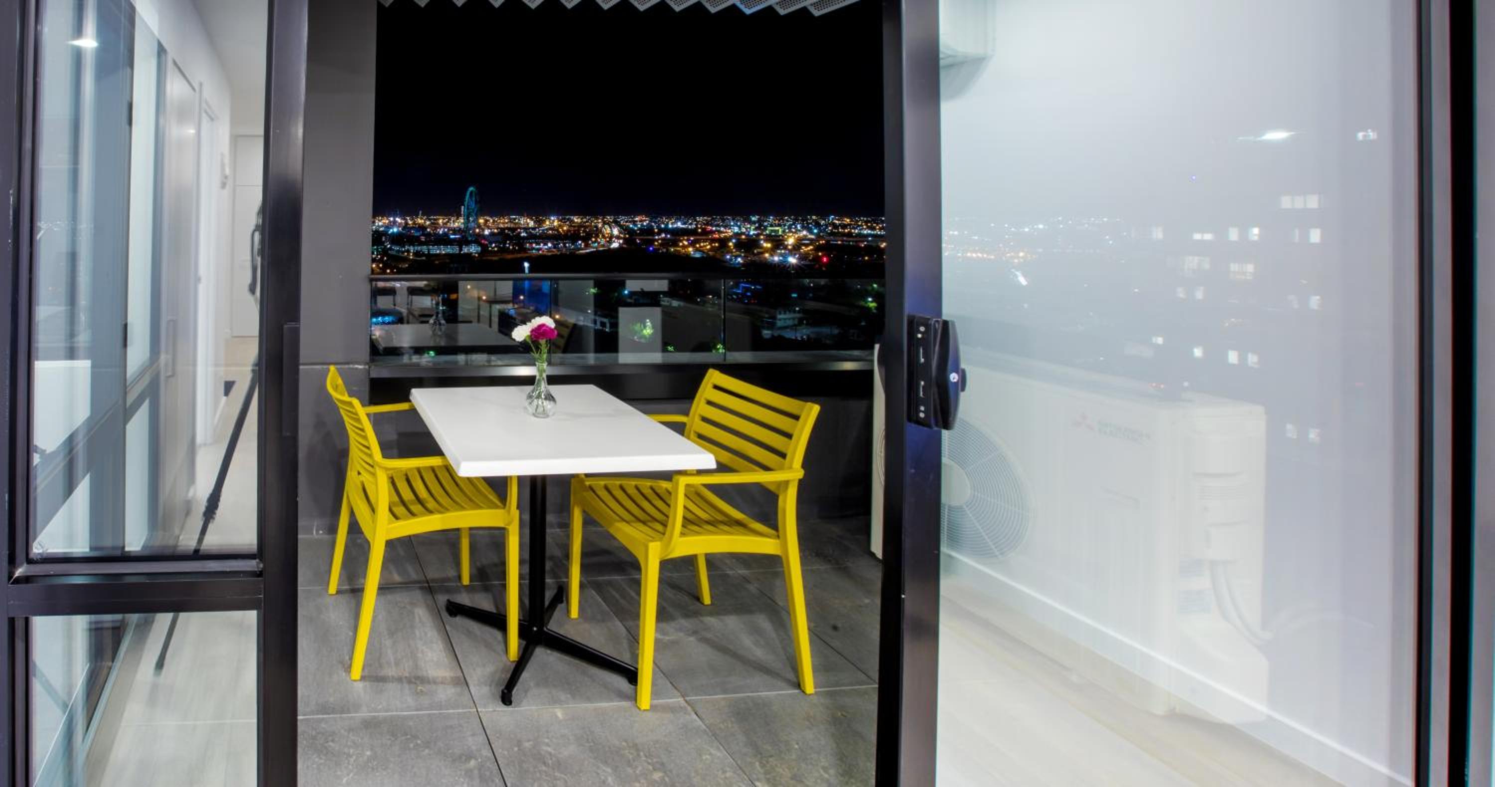 Executive One-Bedroom Apartment with Balcony photo 2