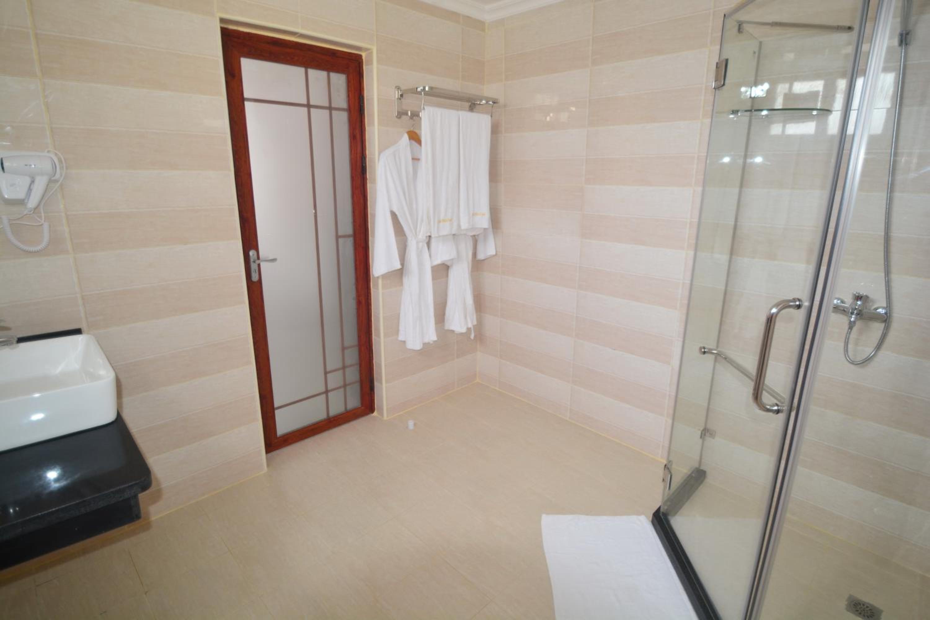 Single Room with Private Bathroom photo 3