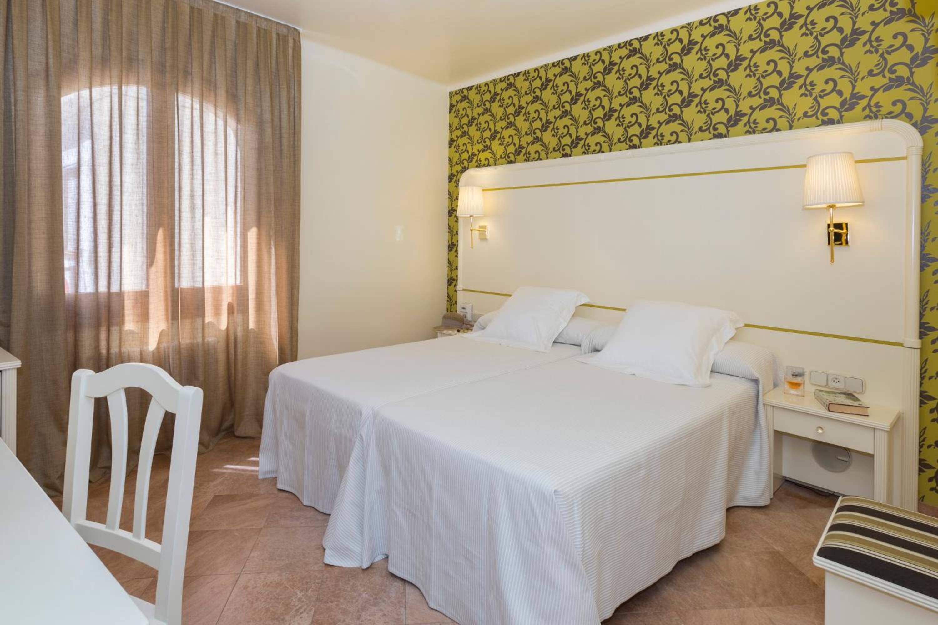 Habitación Doble Estándar o con Dos Camas Individuales.