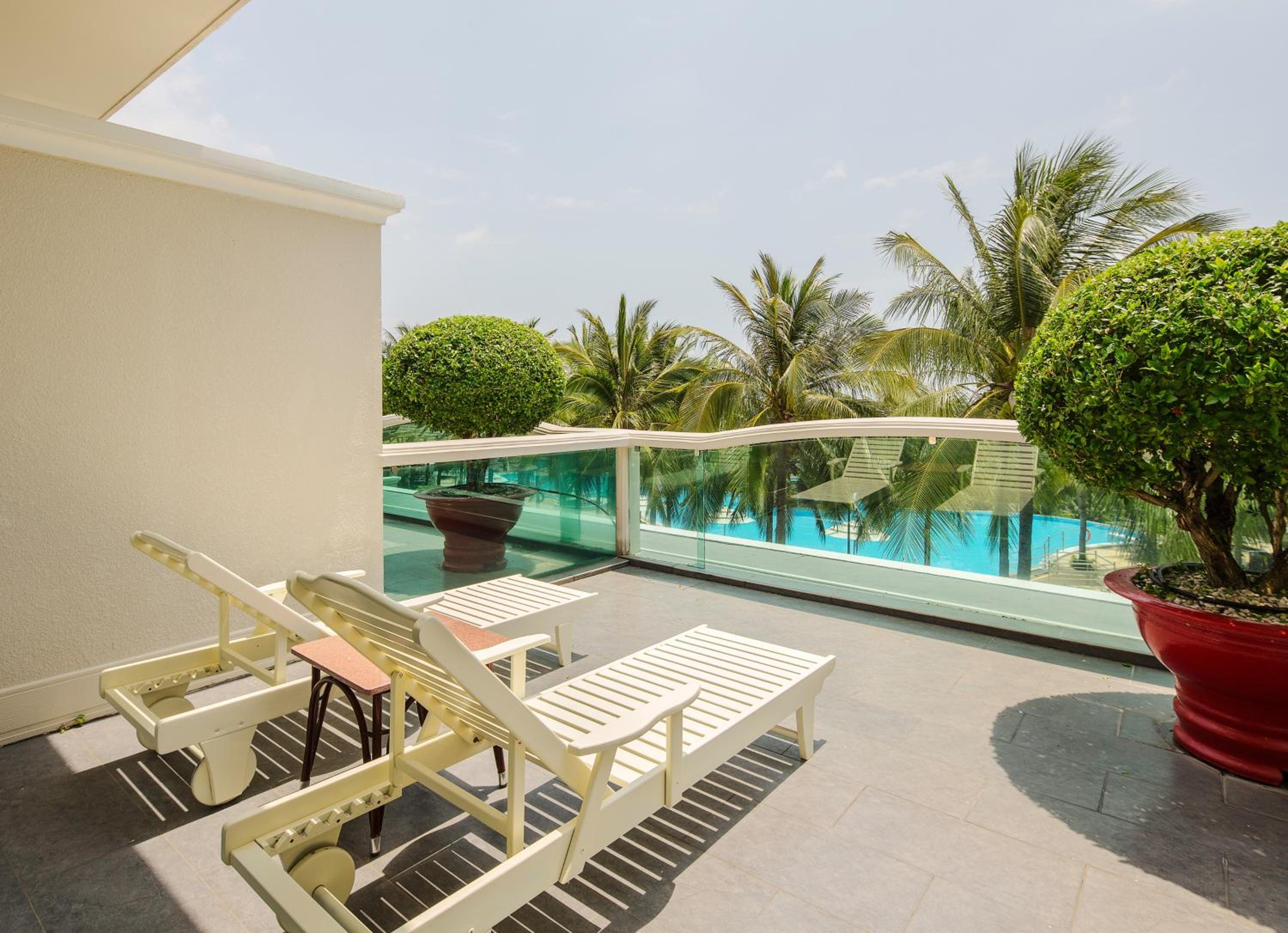 Superior Double or Twin Room with Pool View - Photo 4