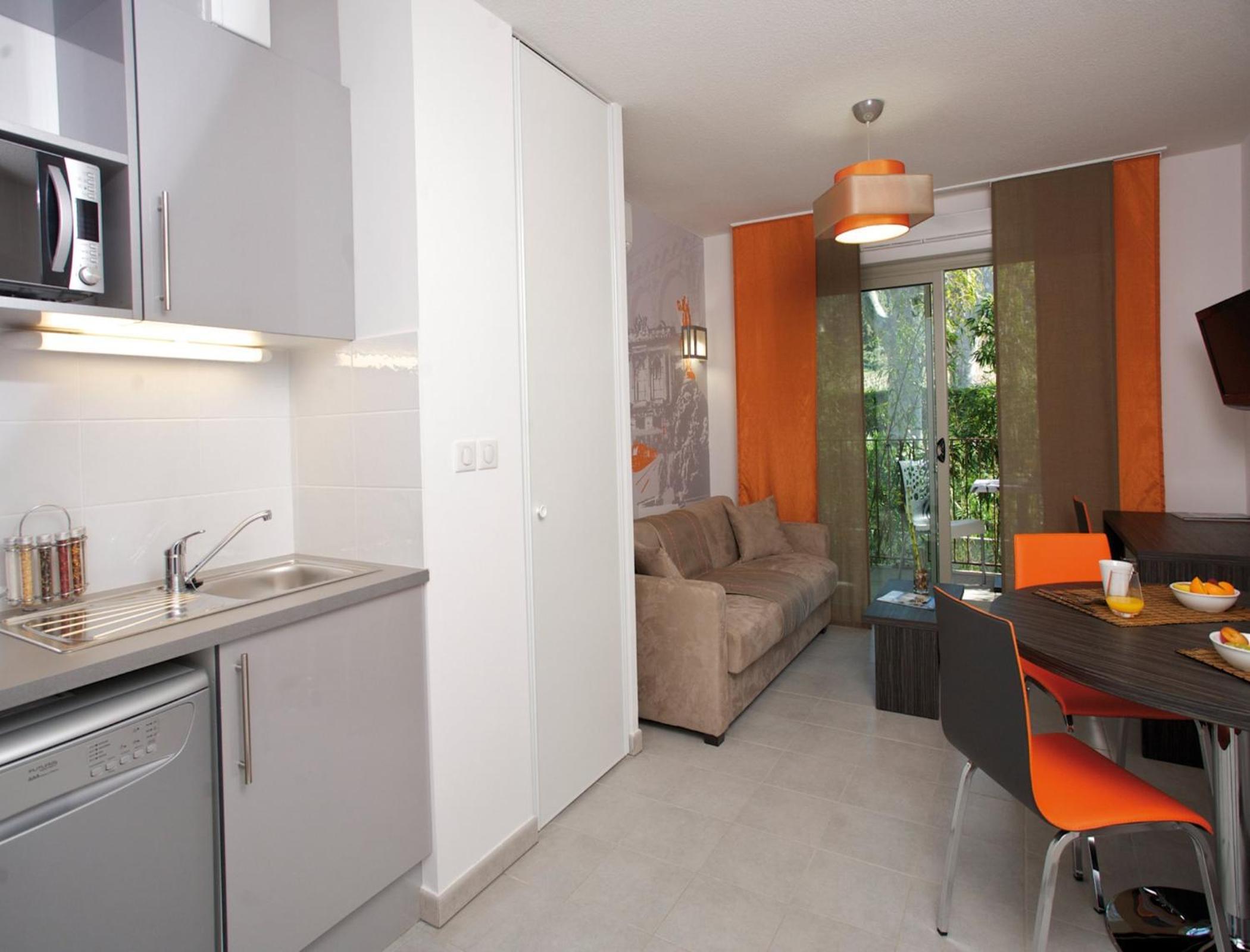 One-Bedroom Apartment (4 Adults) - Photo 2