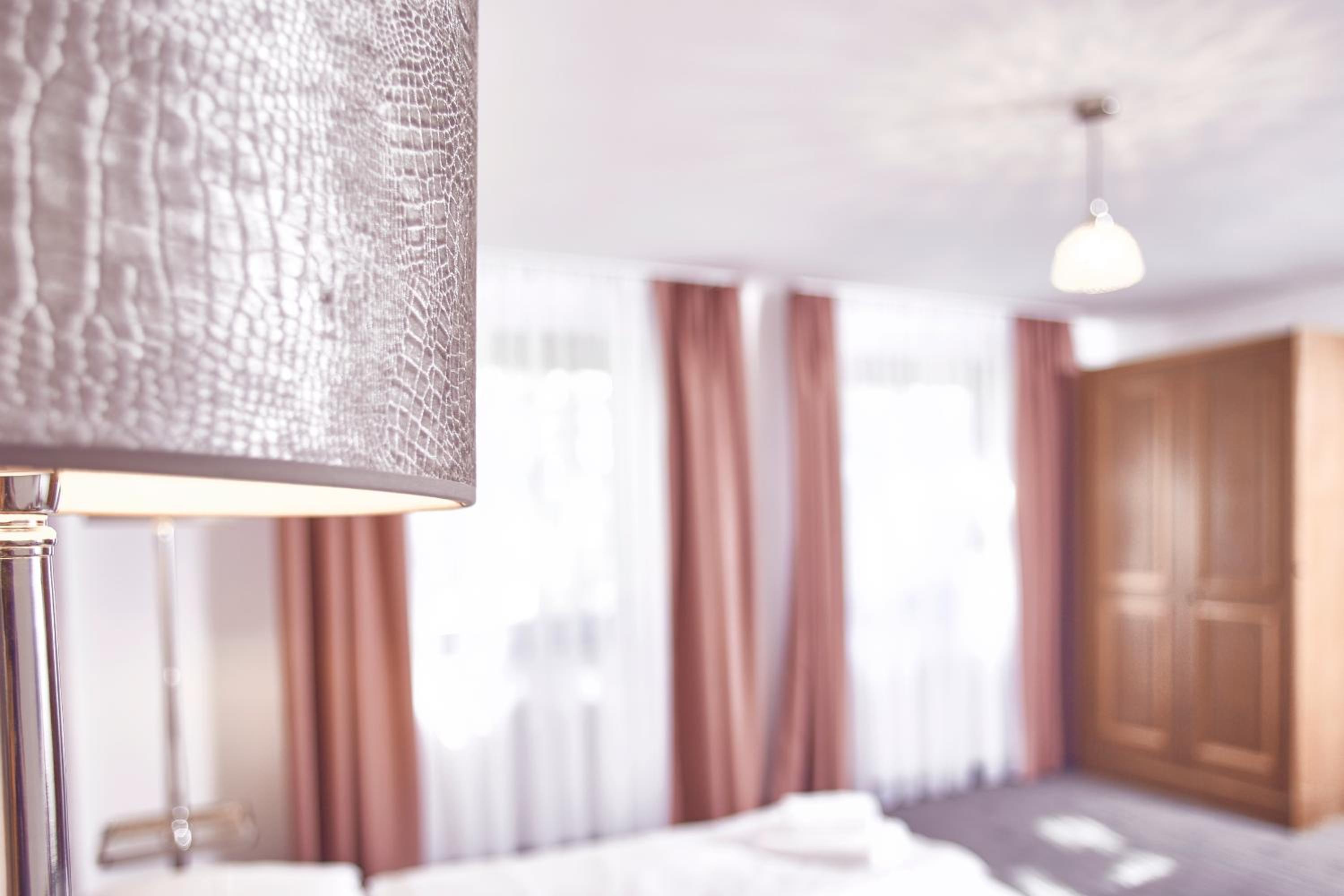 Large Double Room - Photo 6