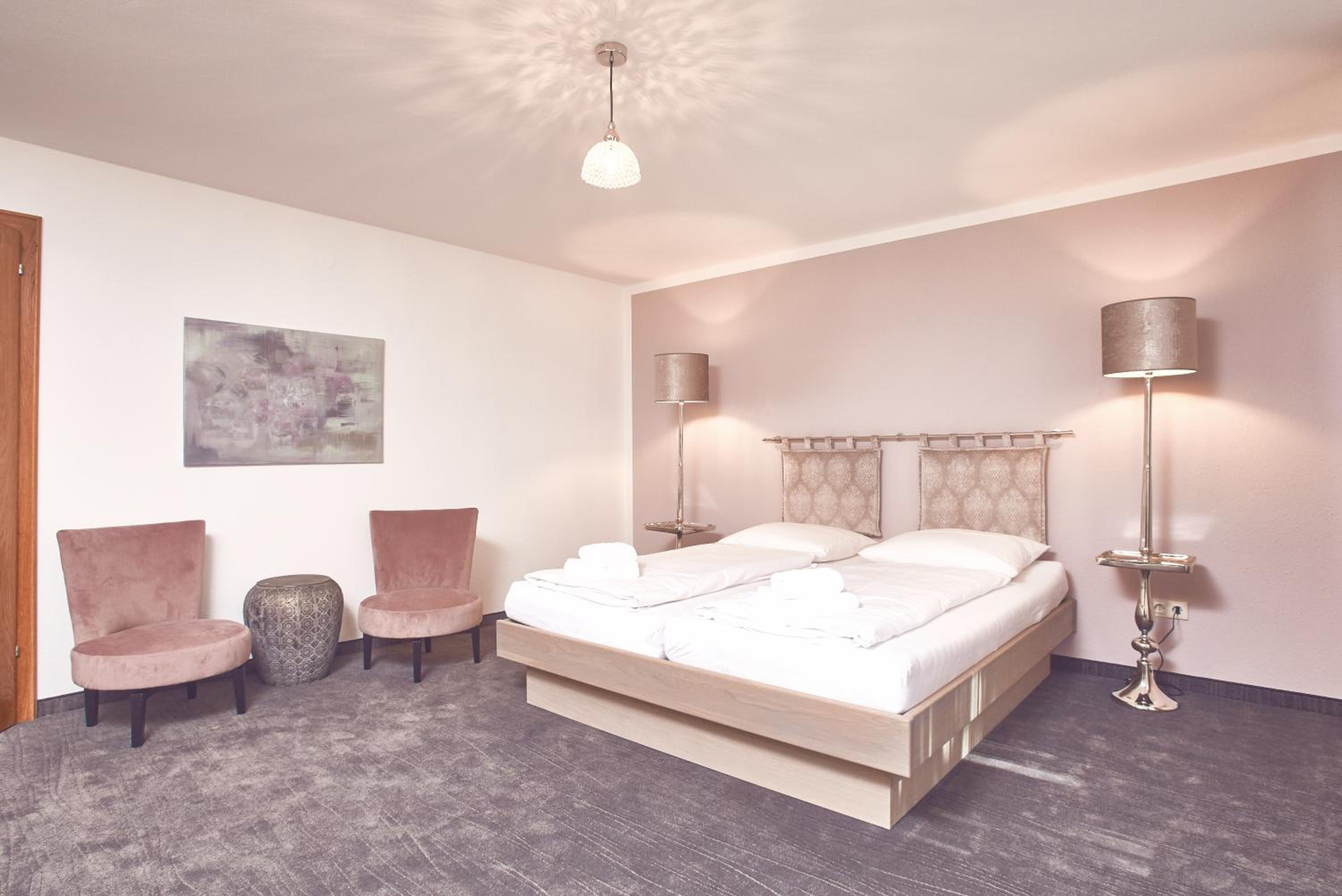 Large Double Room - Photo 2