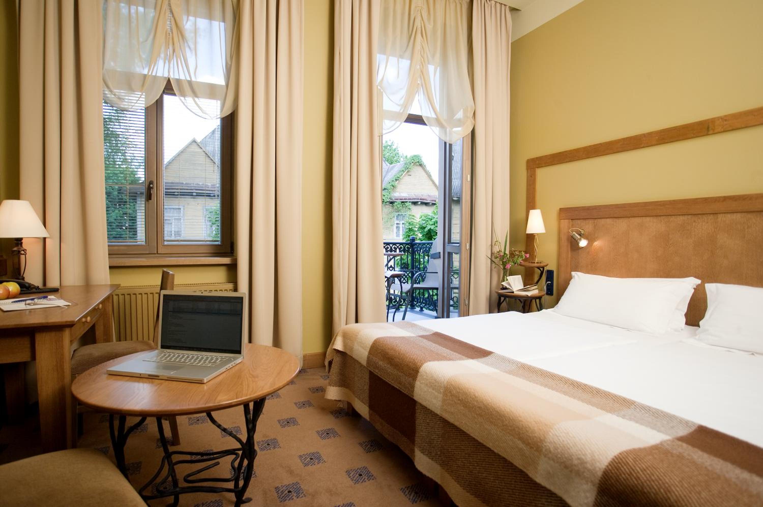 Double or Twin Room with Balcony and with Sauna and Jacuzzi access - Photo 1