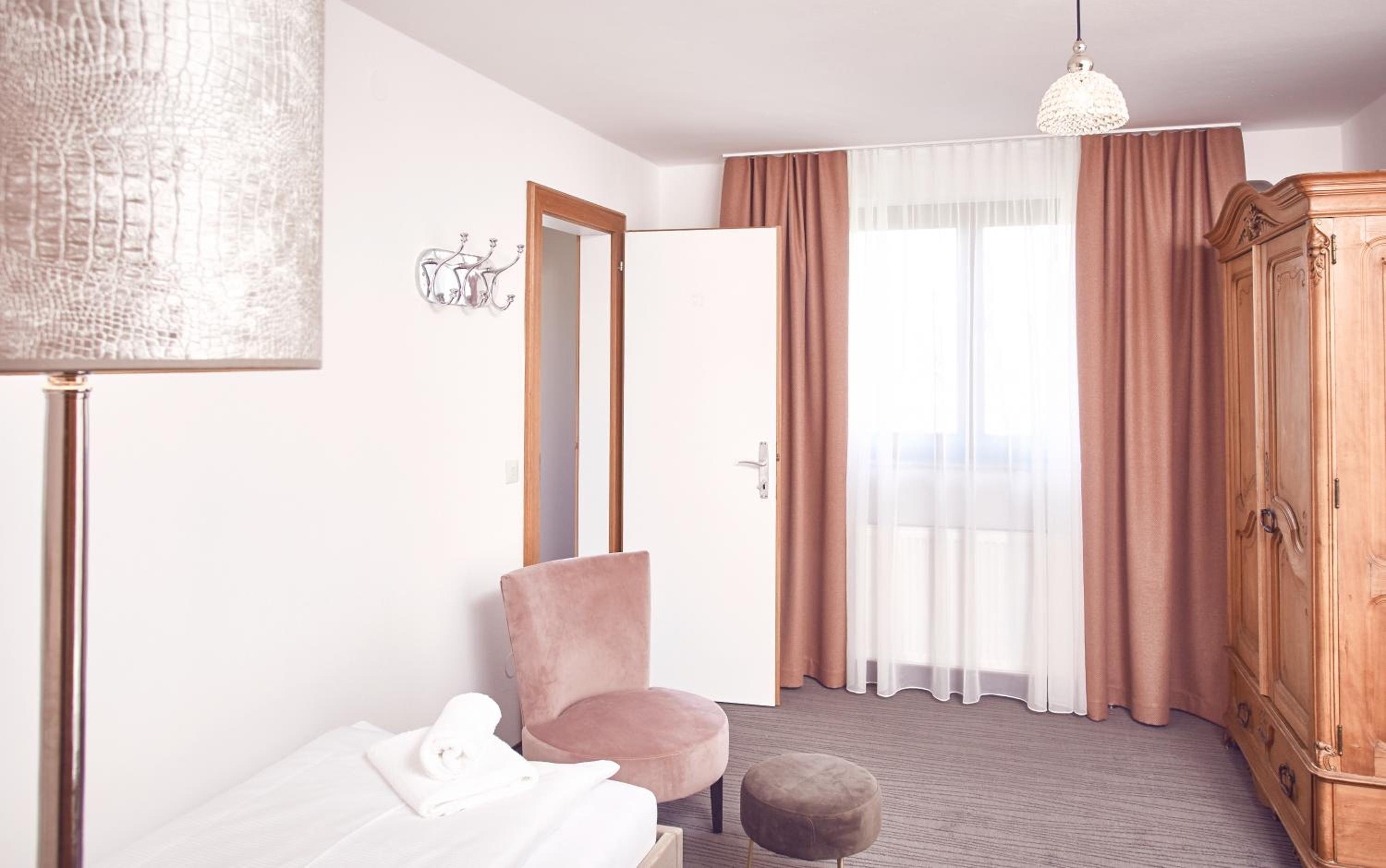 Twin Room - Photo 2