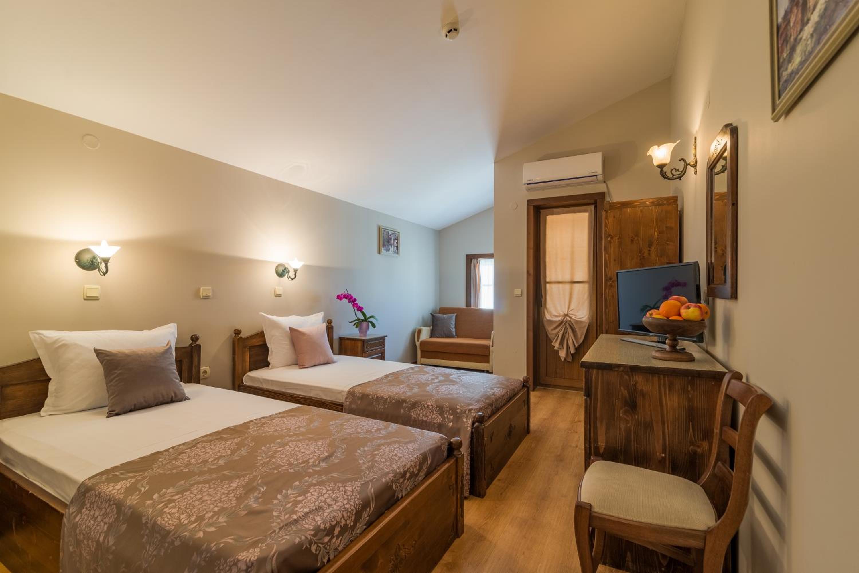 Double or Twin Room photo 3