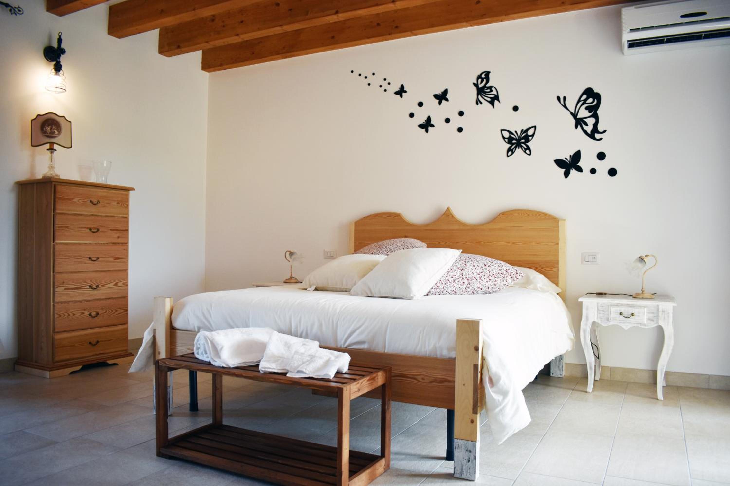 Deluxe Room - Photo 5