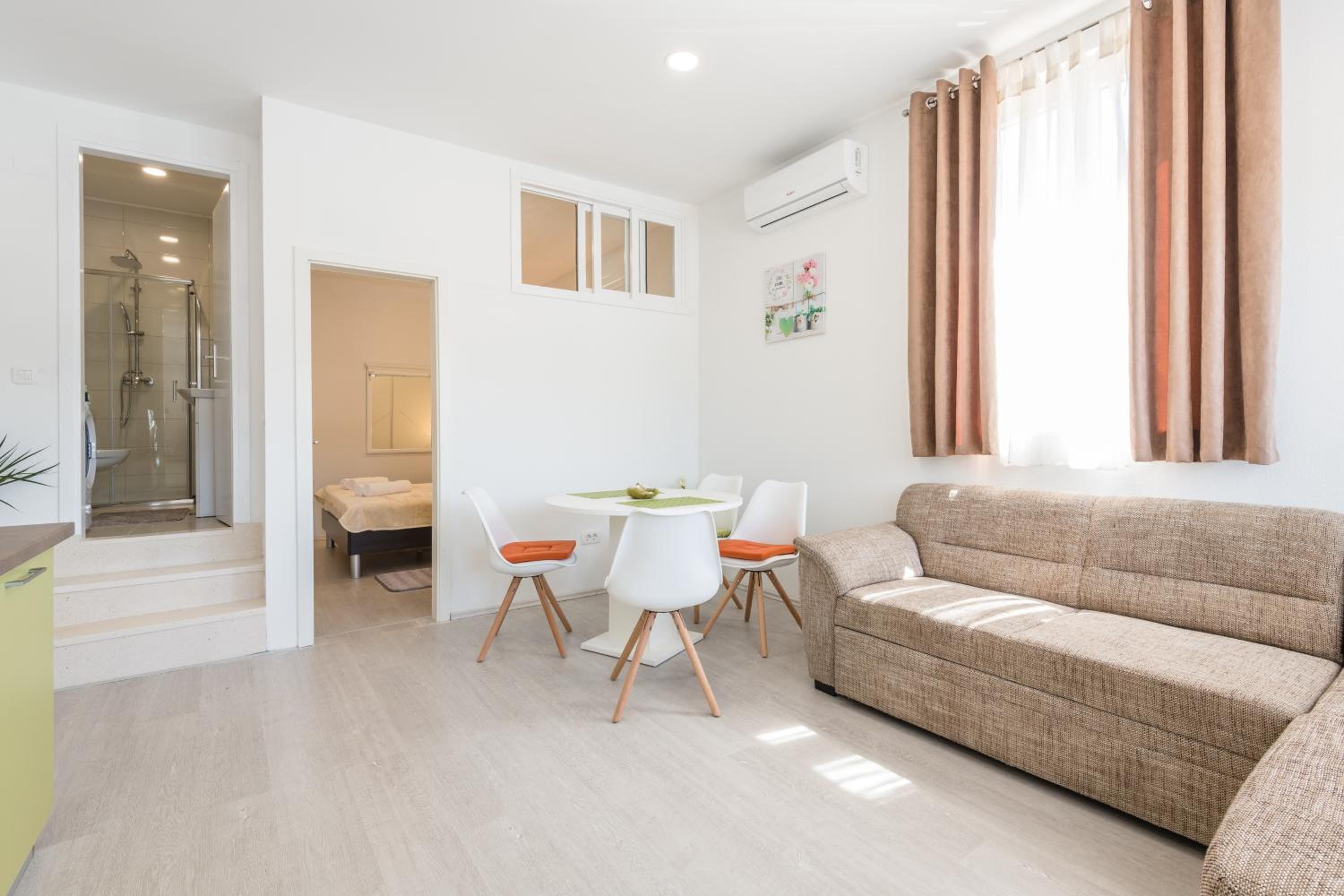 Studio Apartment photo 1