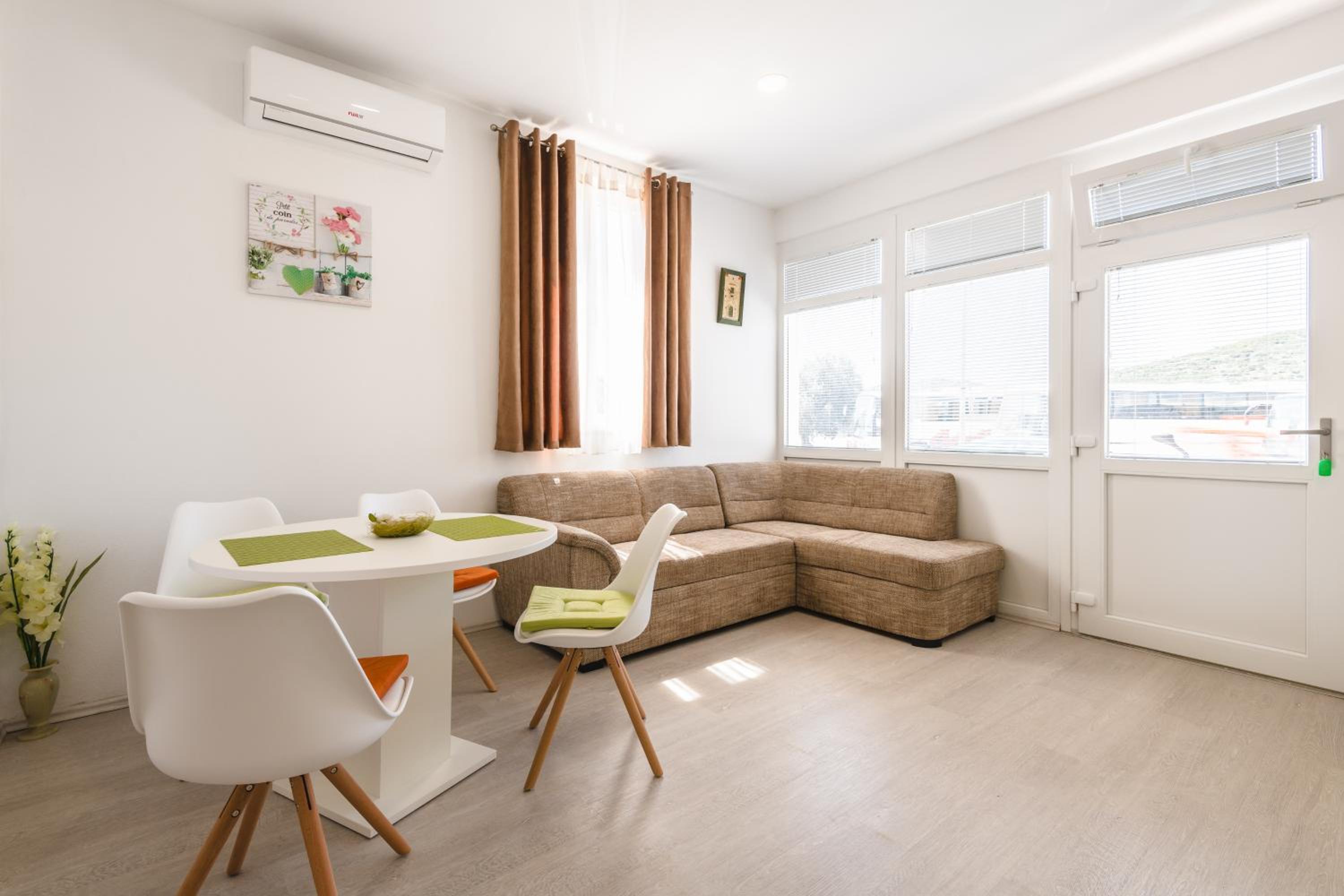 Studio Apartment photo 2