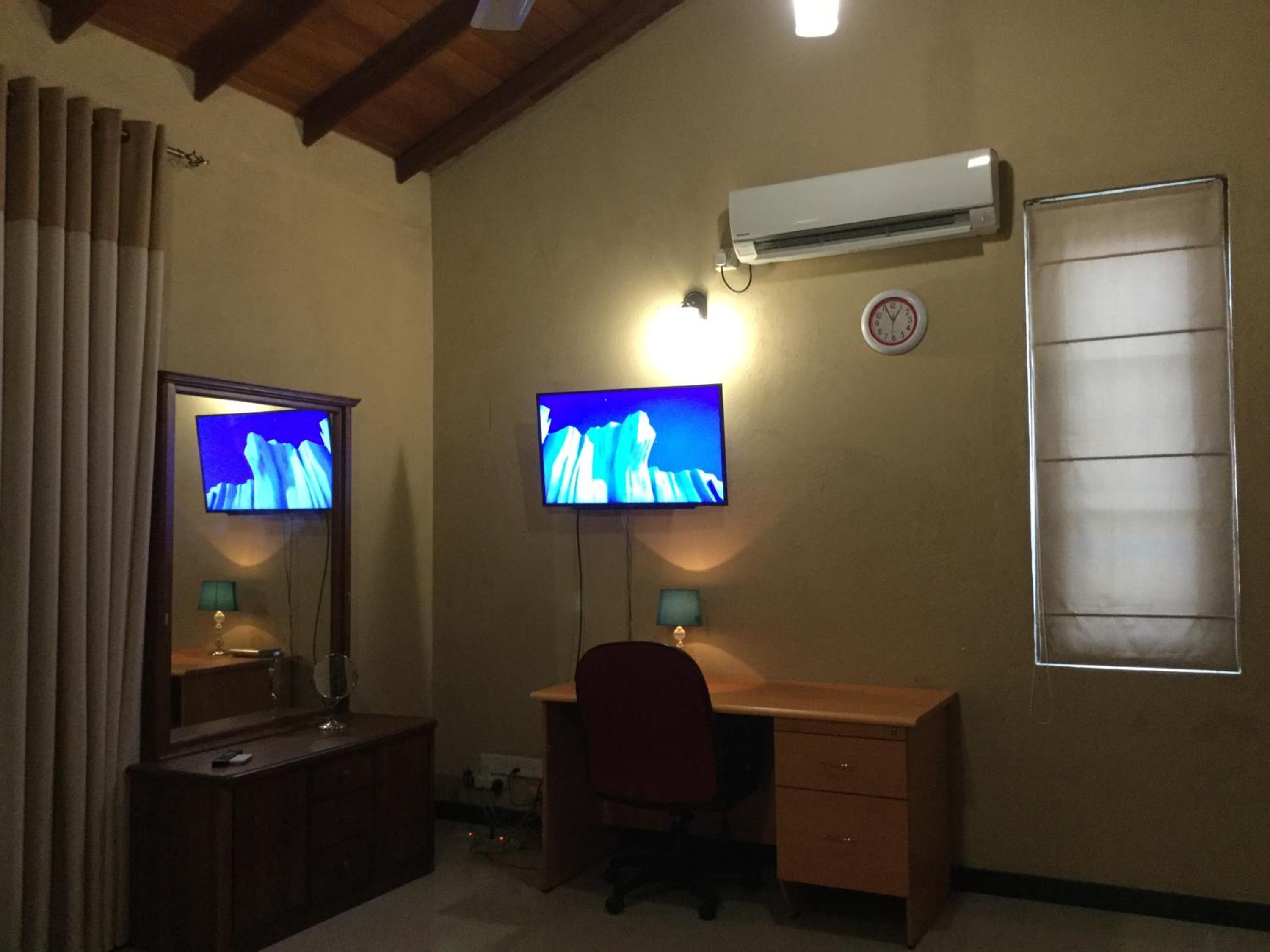 Deluxe King Room photo 3